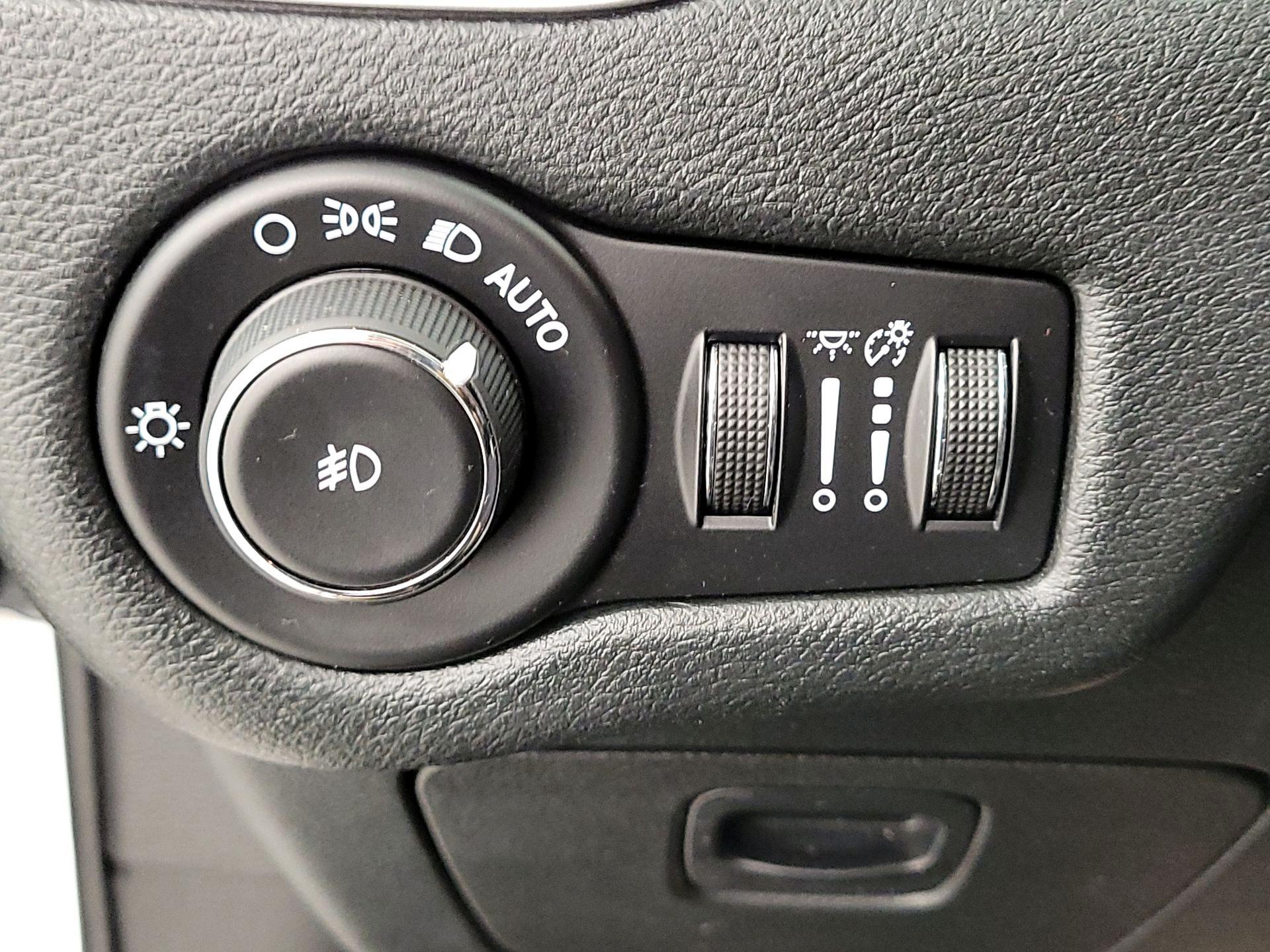 Thumbnail: 2015 Jeep Cherokee - 13