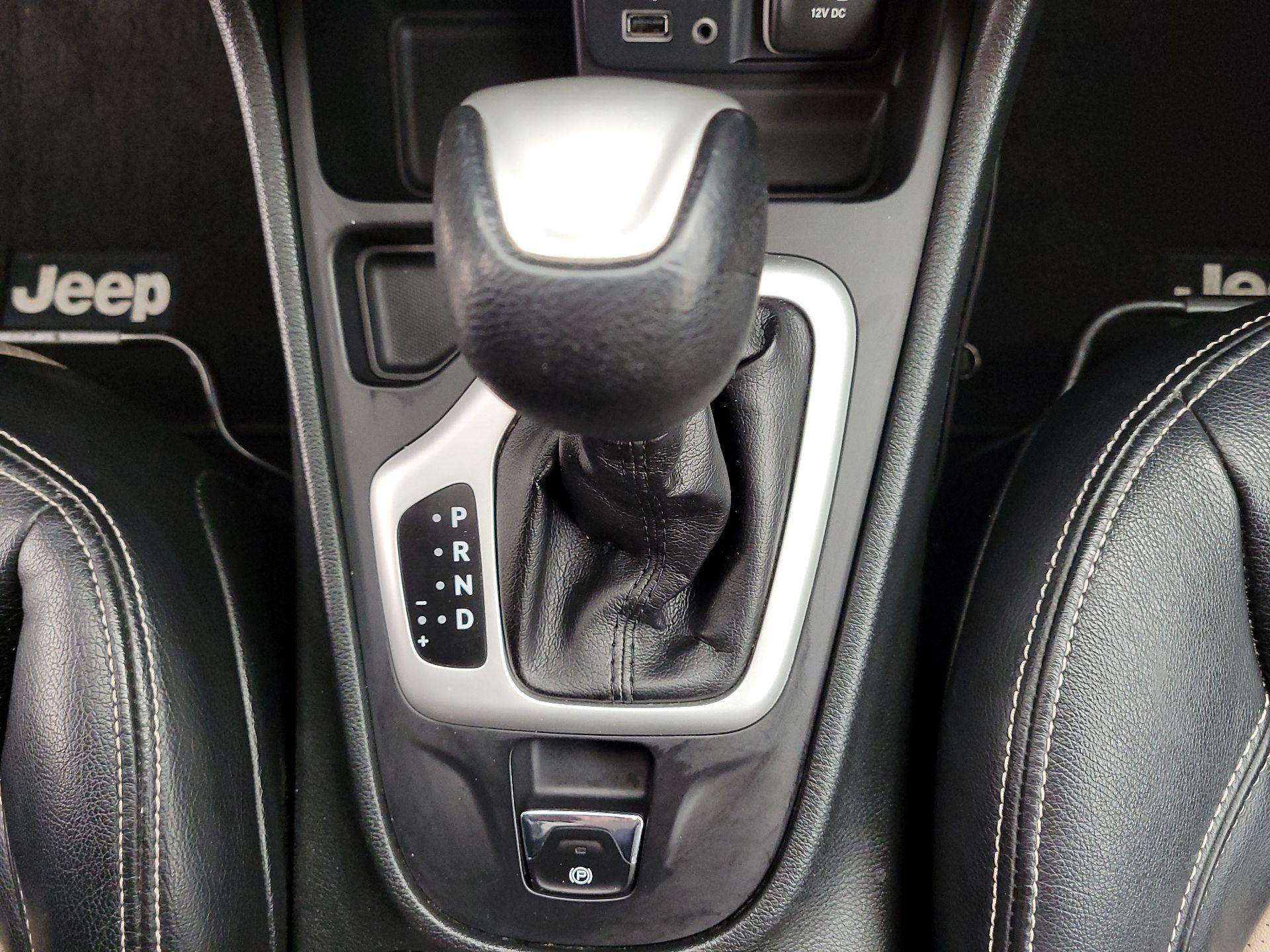 Thumbnail: 2015 Jeep Cherokee - 17