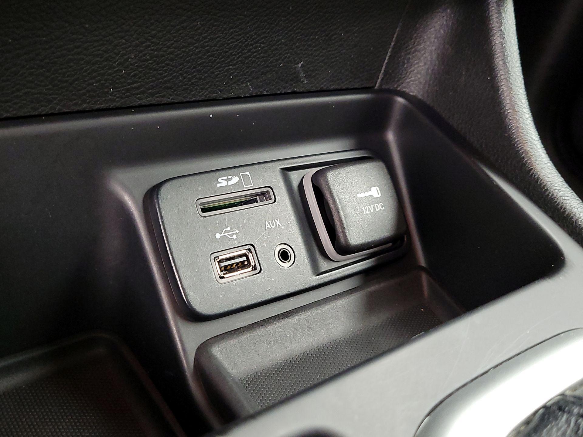Thumbnail: 2015 Jeep Cherokee - 18