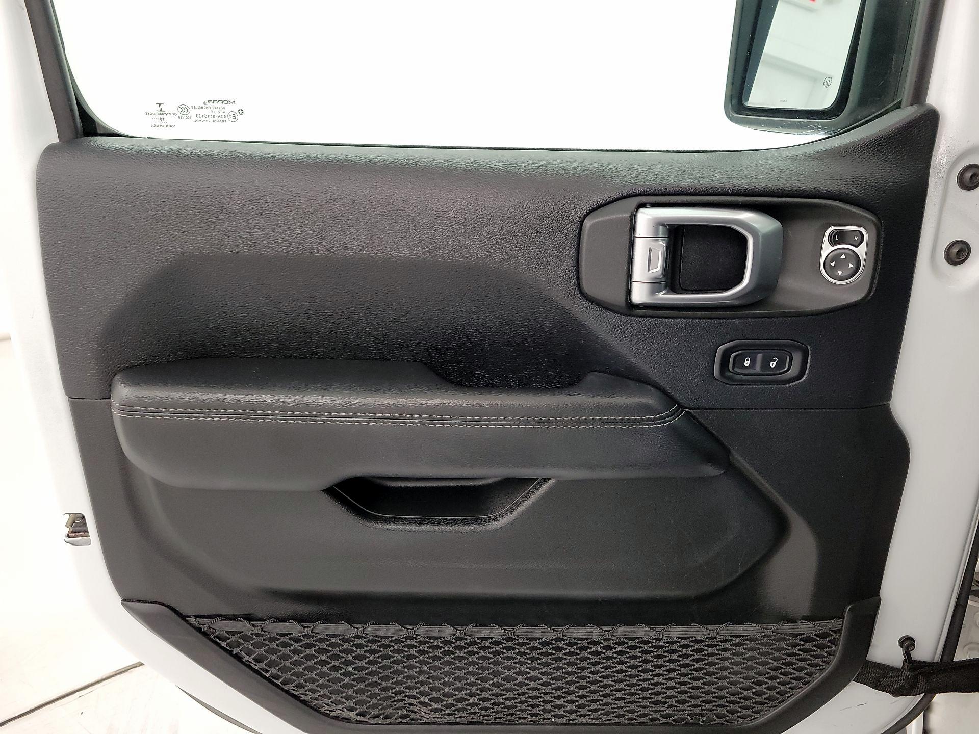 Thumbnail: 2018 Jeep Wrangler - 12