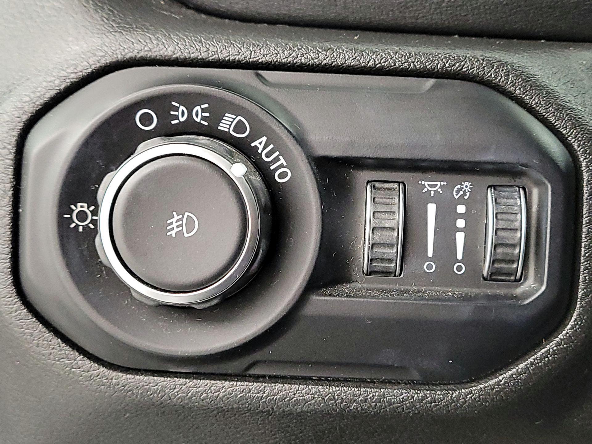 Thumbnail: 2018 Jeep Wrangler - 13