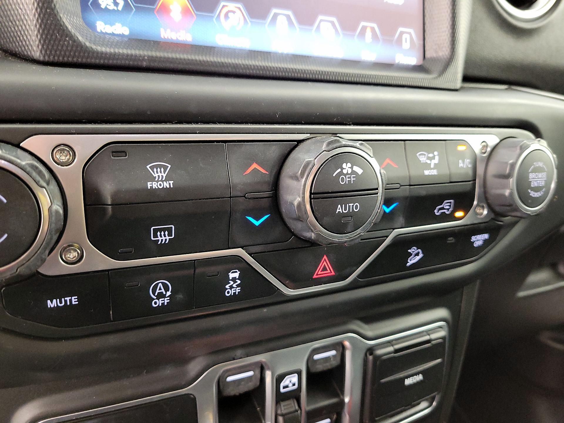 Thumbnail: 2018 Jeep Wrangler - 16