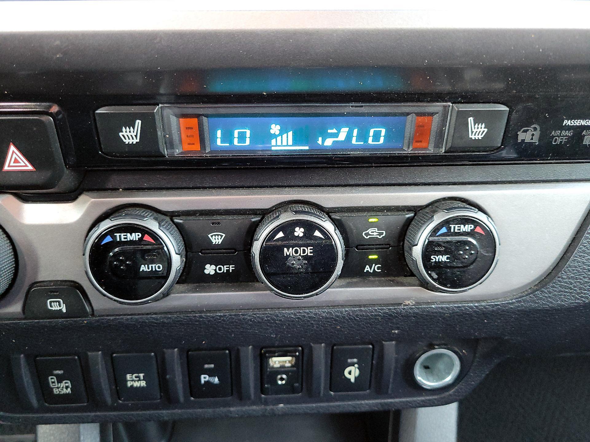 Thumbnail: 2016 Toyota Tacoma - 16