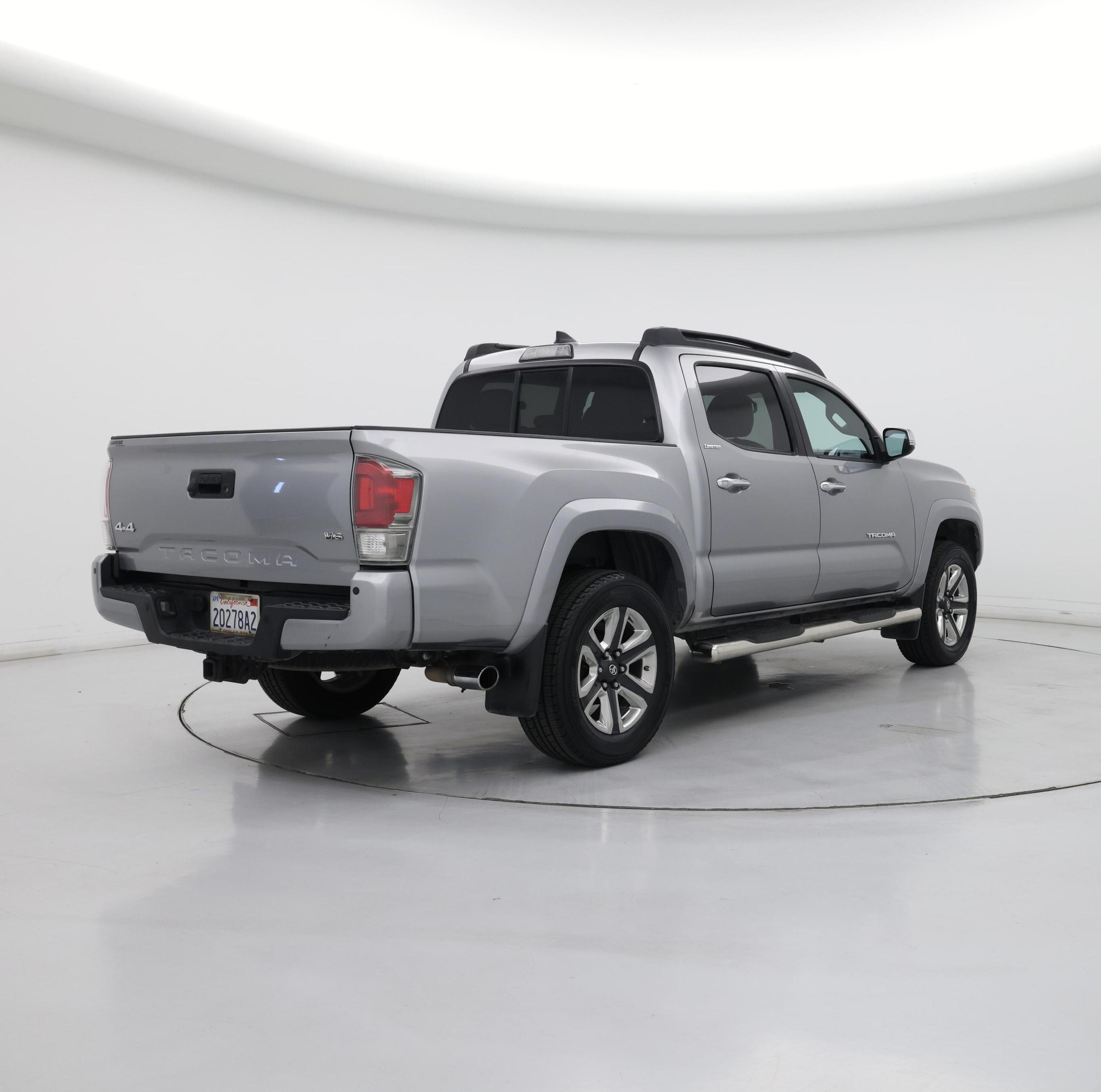Thumbnail: 2016 Toyota Tacoma - 8