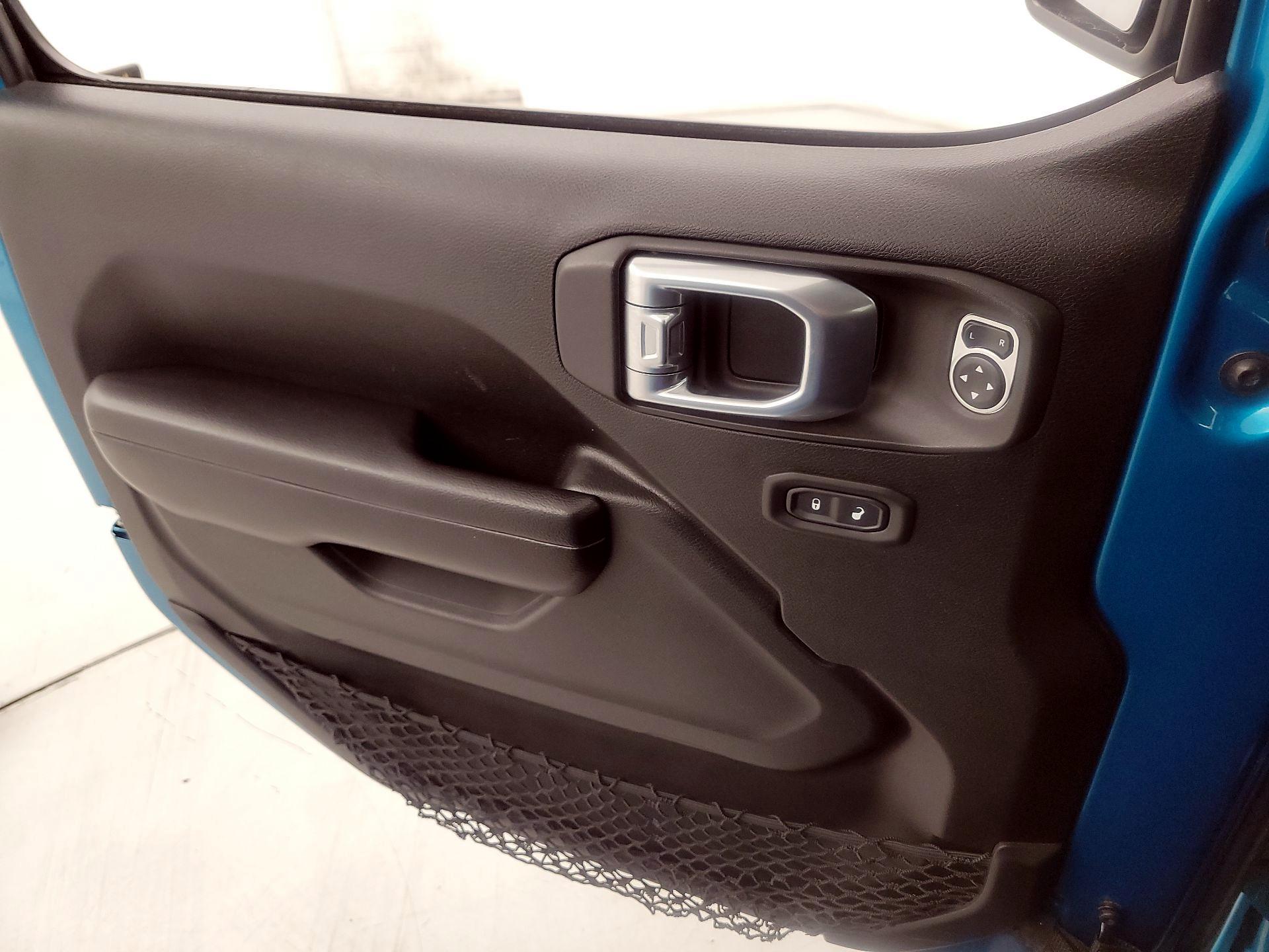 Thumbnail: 2019 Jeep Wrangler - 12