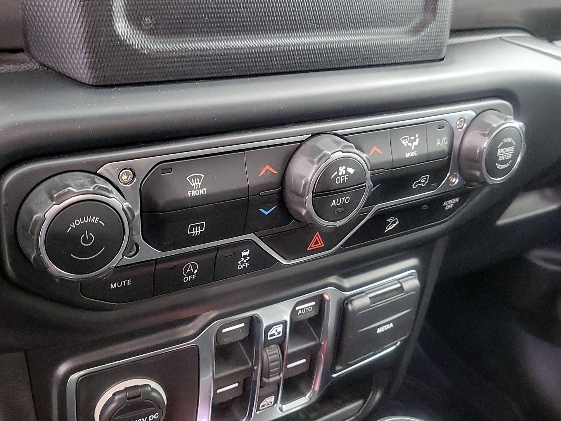 Thumbnail: 2019 Jeep Wrangler - 16