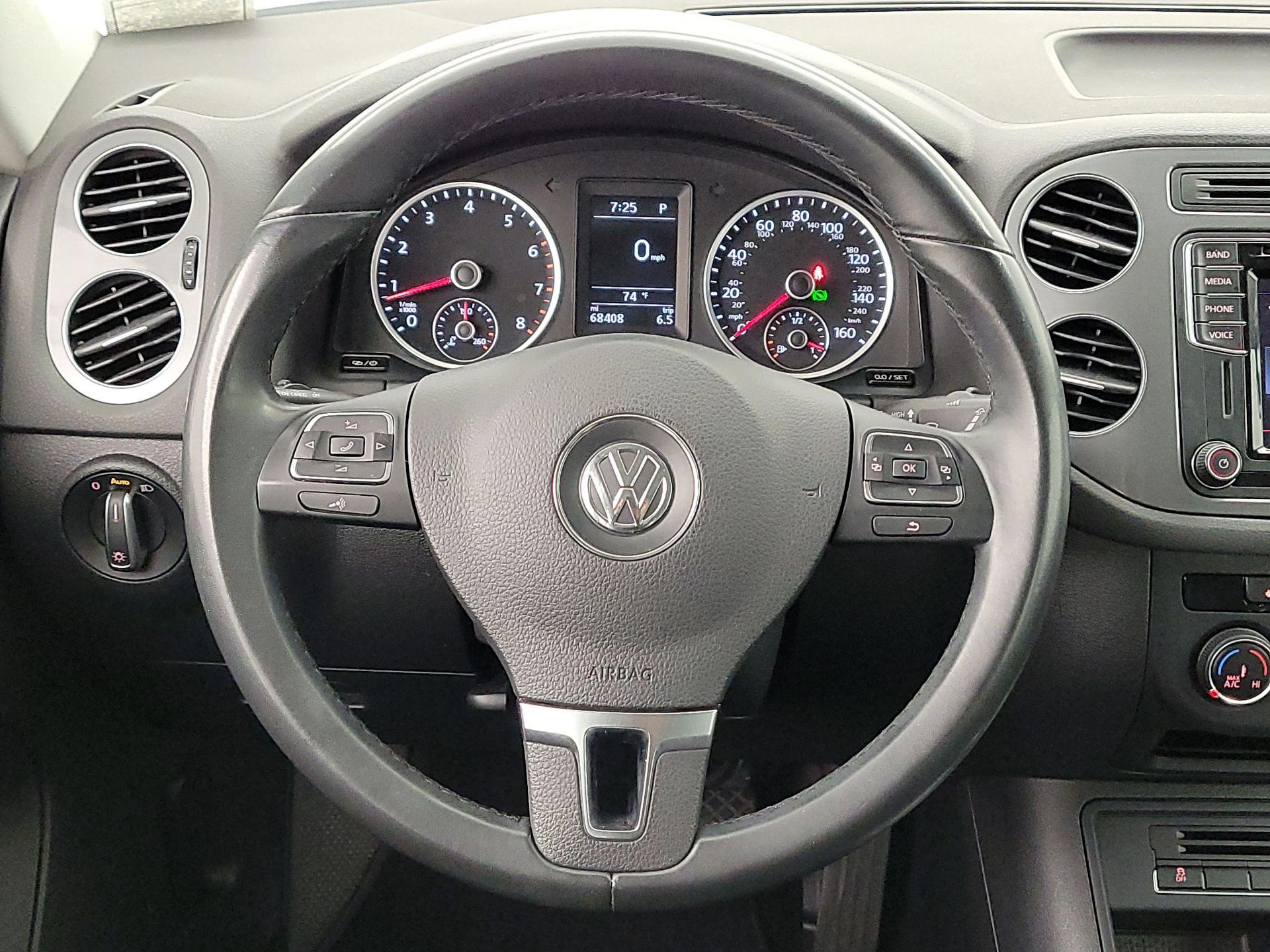 Thumbnail: 2017 Volkswagen Tiguan - 10