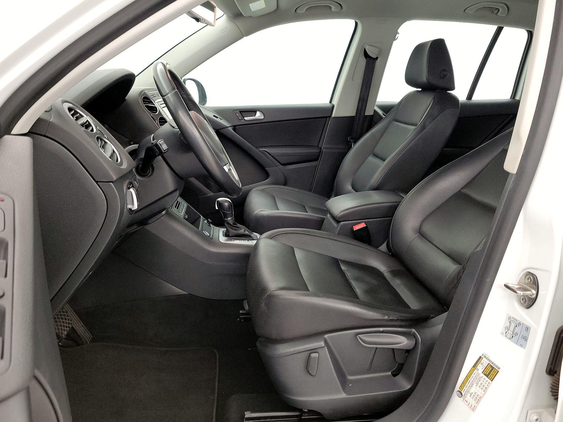 Thumbnail: 2017 Volkswagen Tiguan - 11