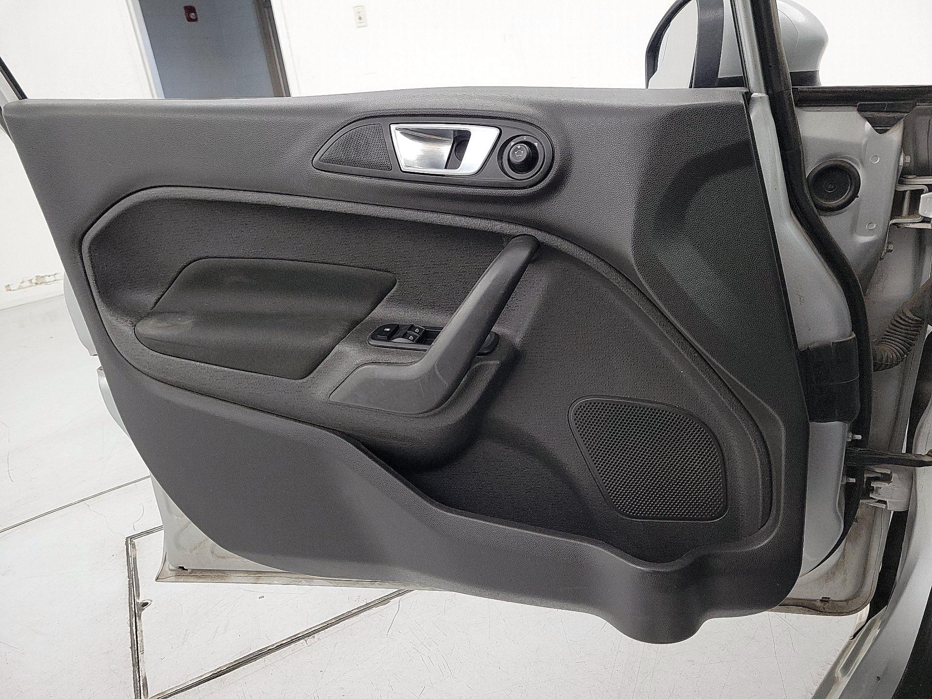 Thumbnail: 2015 Ford Fiesta - 12