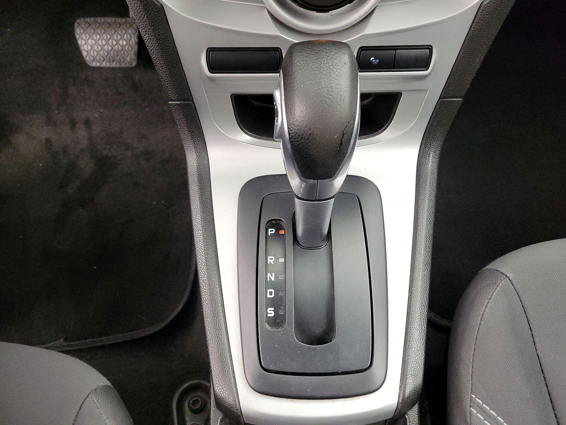 Thumbnail: 2015 Ford Fiesta - 16