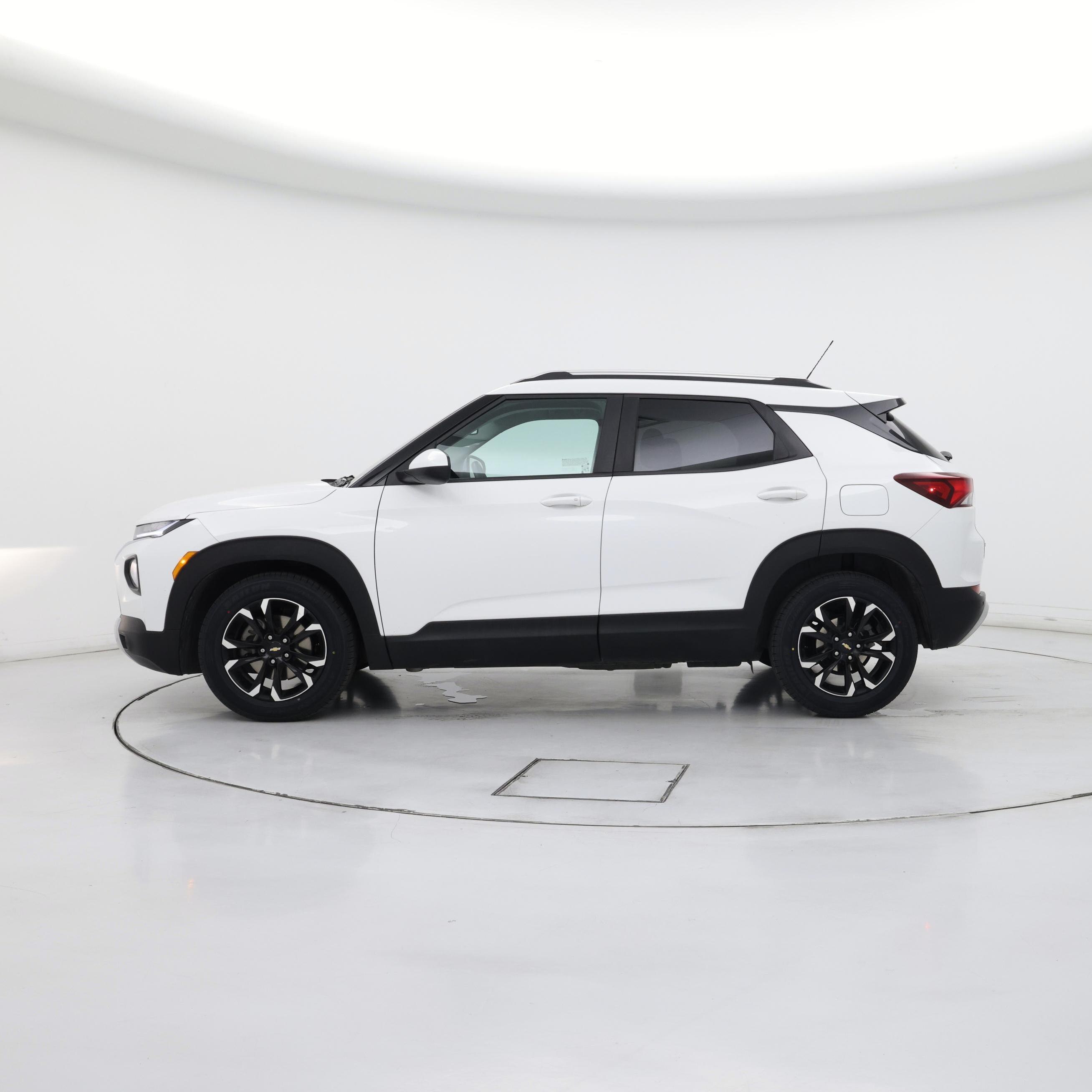 Thumbnail: 2021 Chevrolet TrailBlazer - 3
