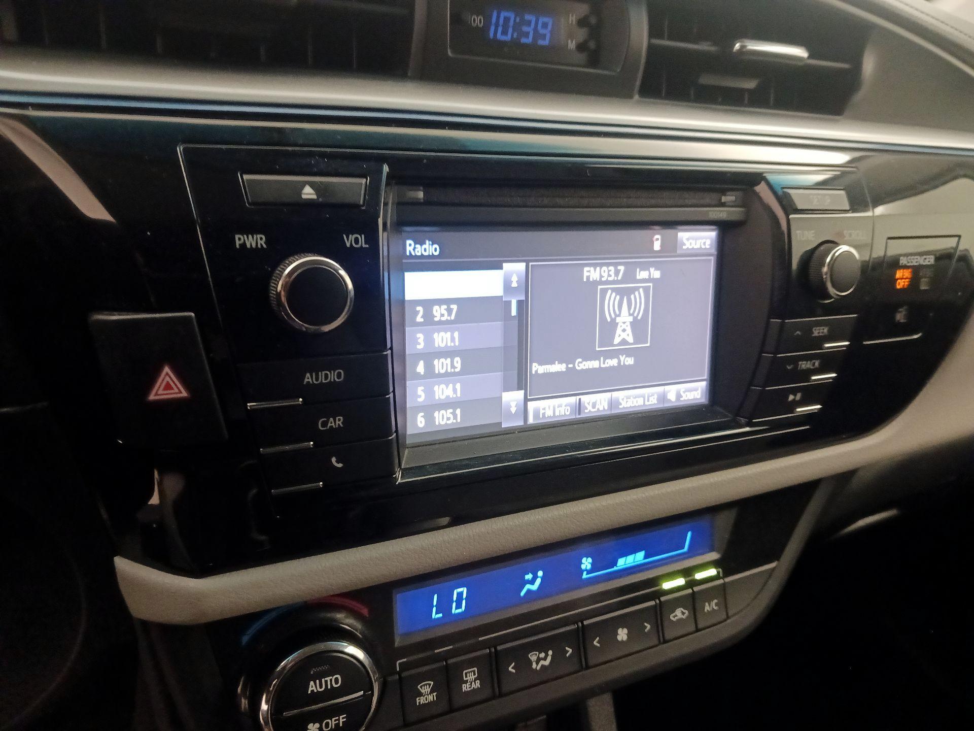 Thumbnail: 2015 Toyota Corolla - 15