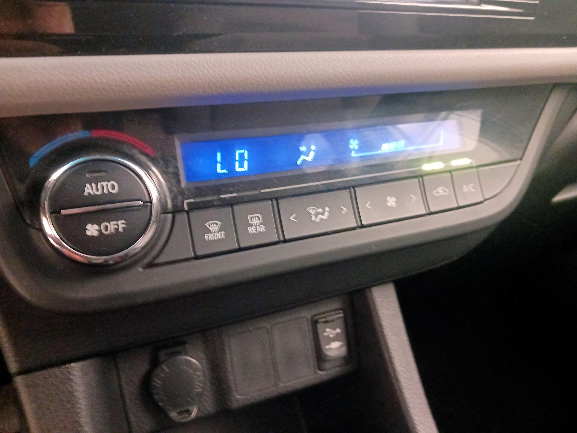 Thumbnail: 2015 Toyota Corolla - 16