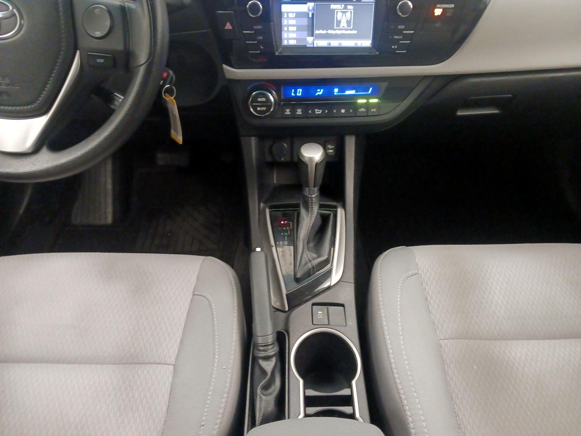 Thumbnail: 2015 Toyota Corolla - 17