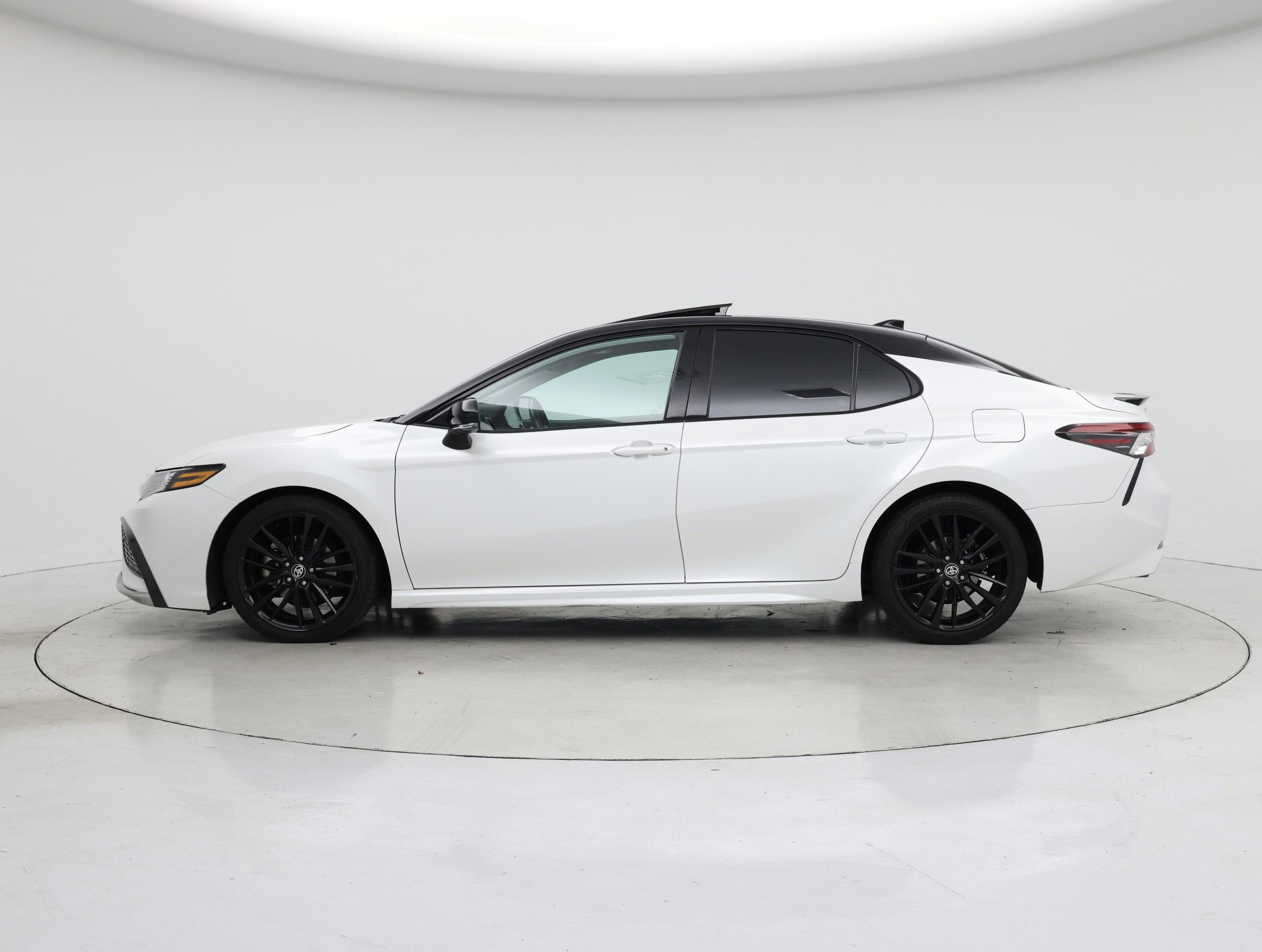 Thumbnail: 2021 Toyota Camry - 3