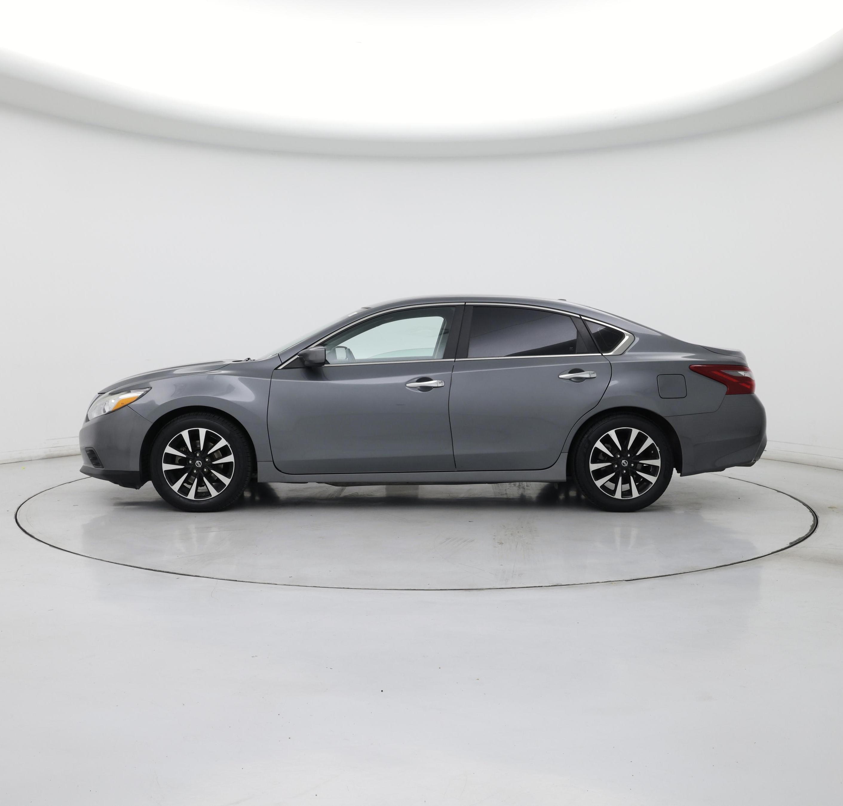 Thumbnail: 2018 Nissan Altima - 3