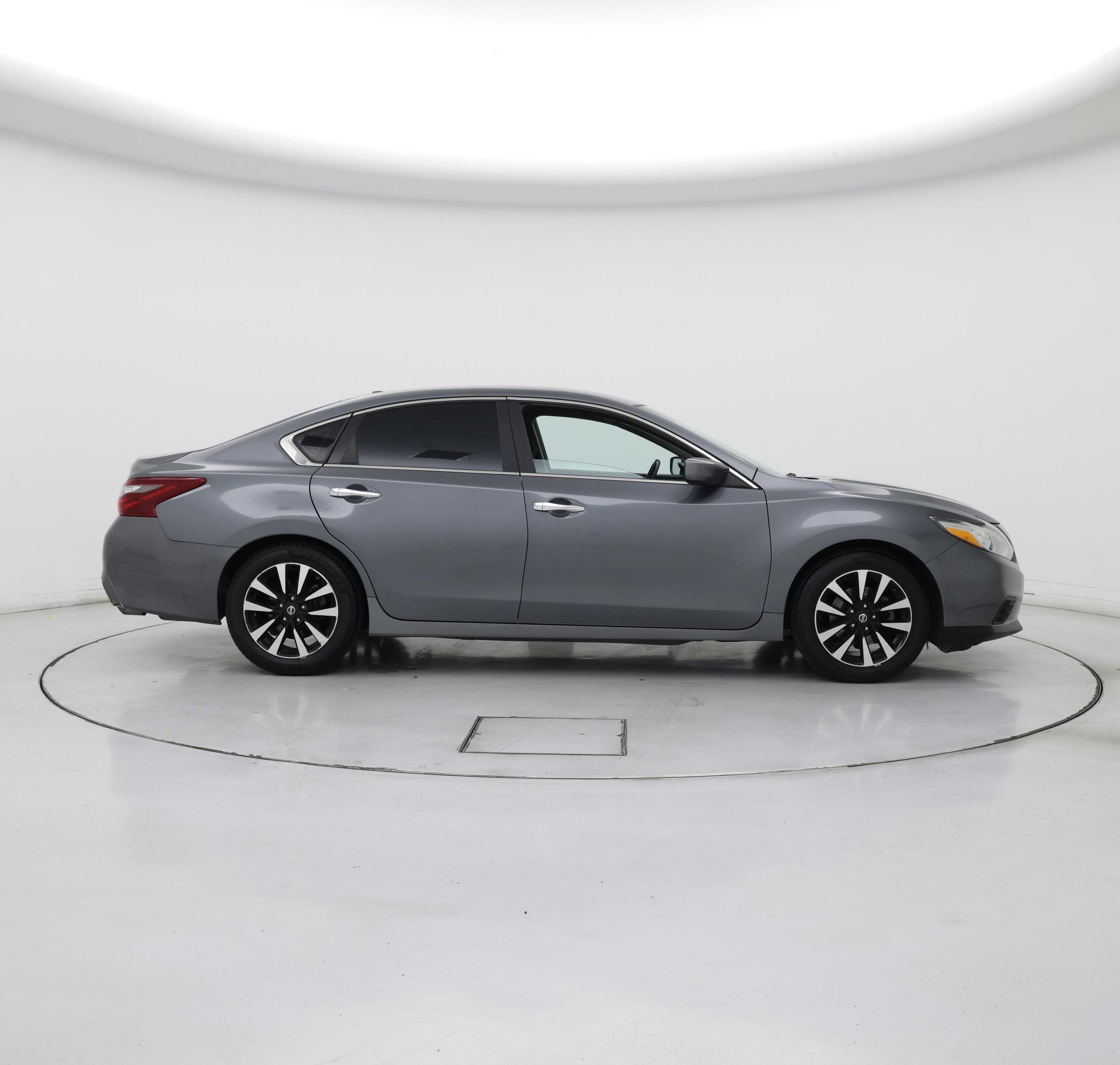 Thumbnail: 2018 Nissan Altima - 7