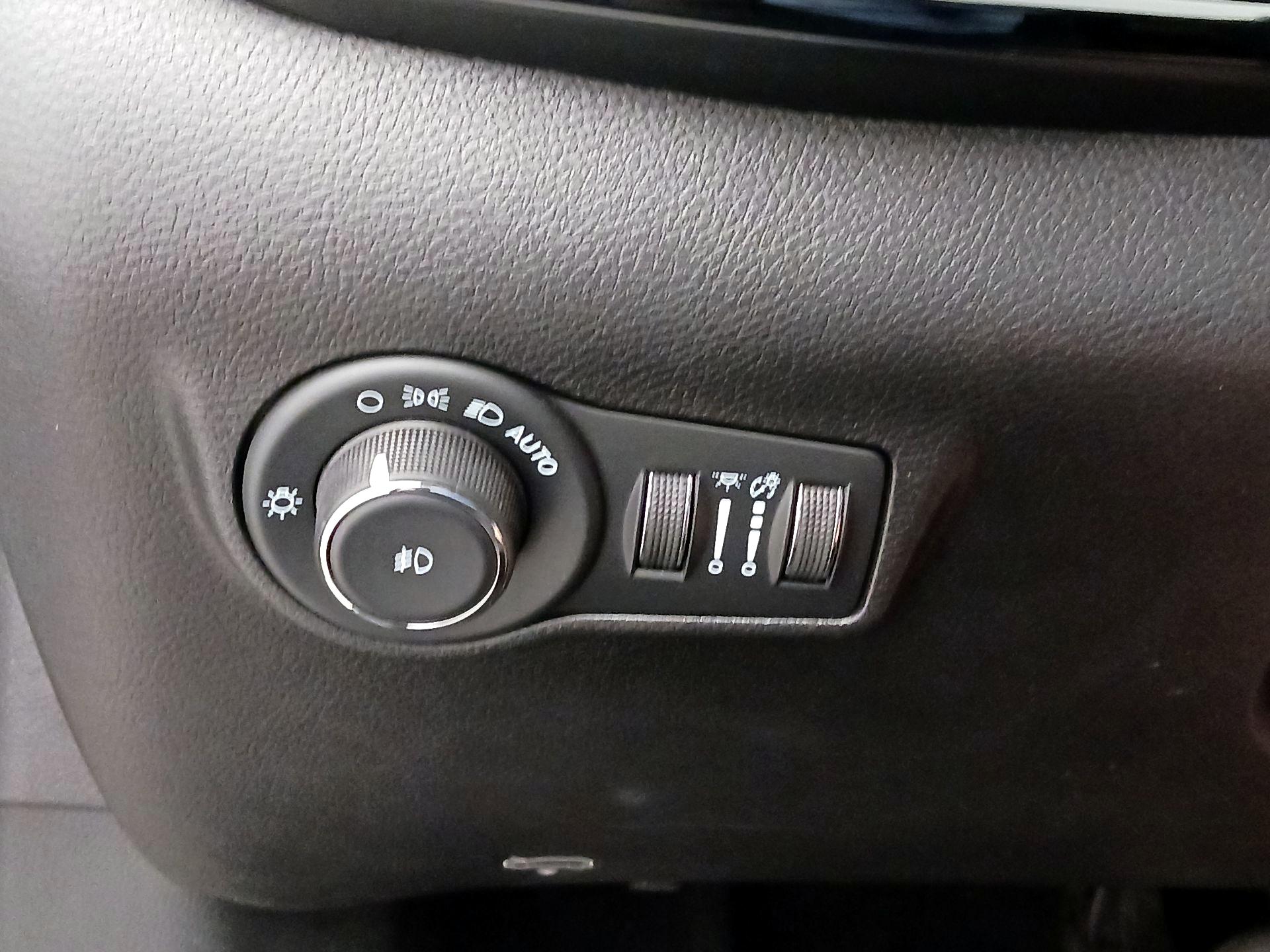 Thumbnail: 2022 Jeep Compass - 13
