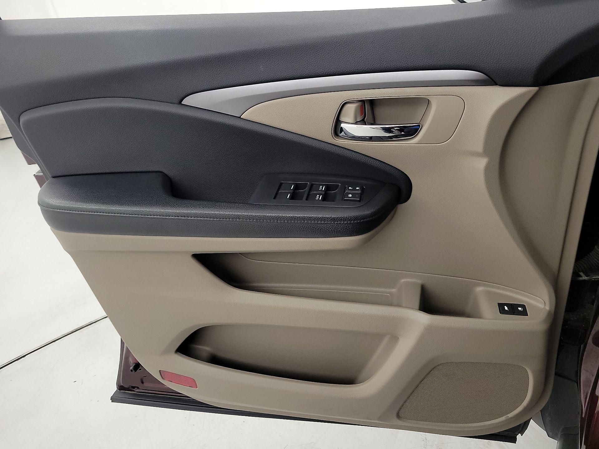Thumbnail: 2016 Honda Pilot - 12