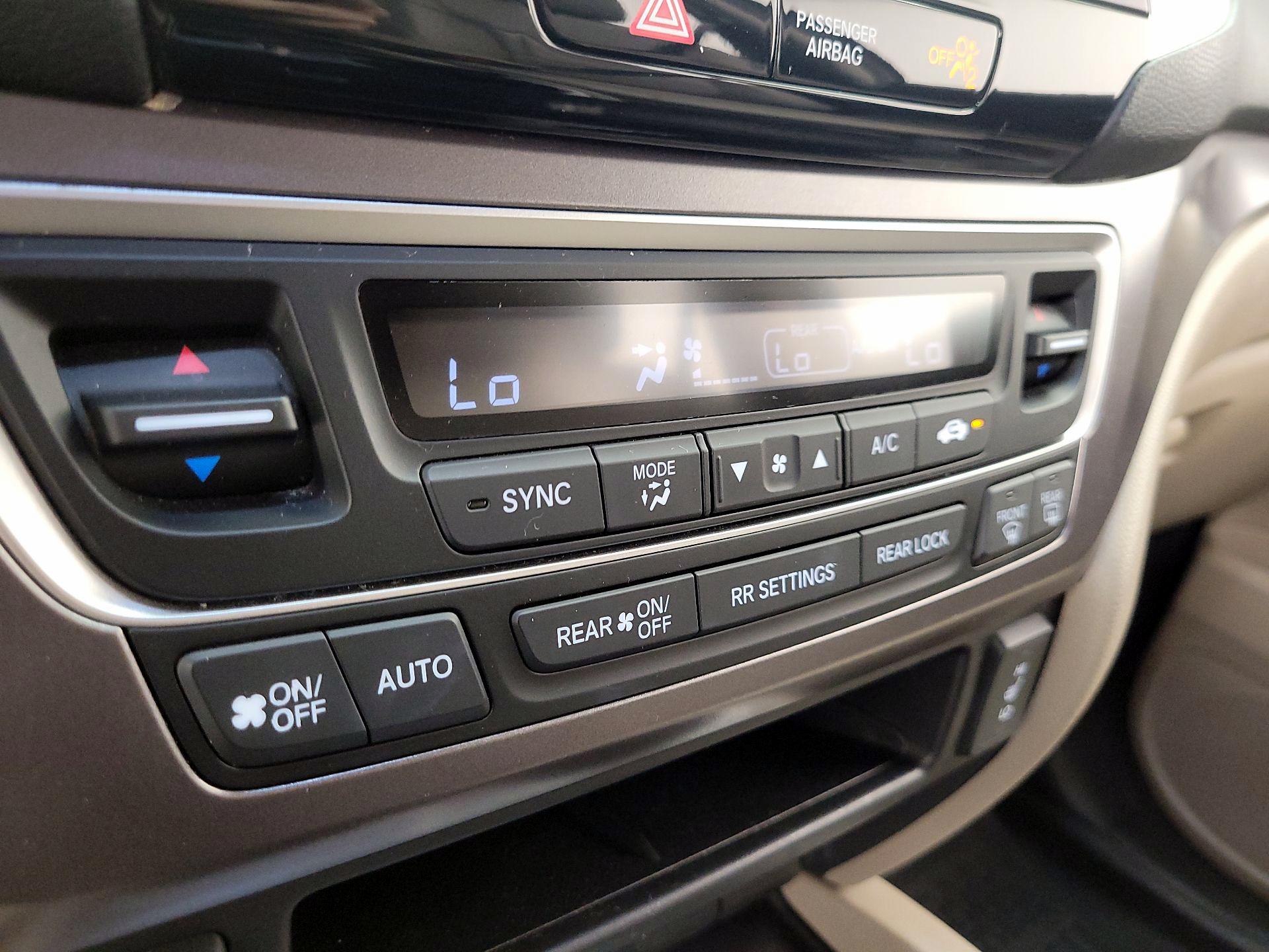 Thumbnail: 2016 Honda Pilot - 16