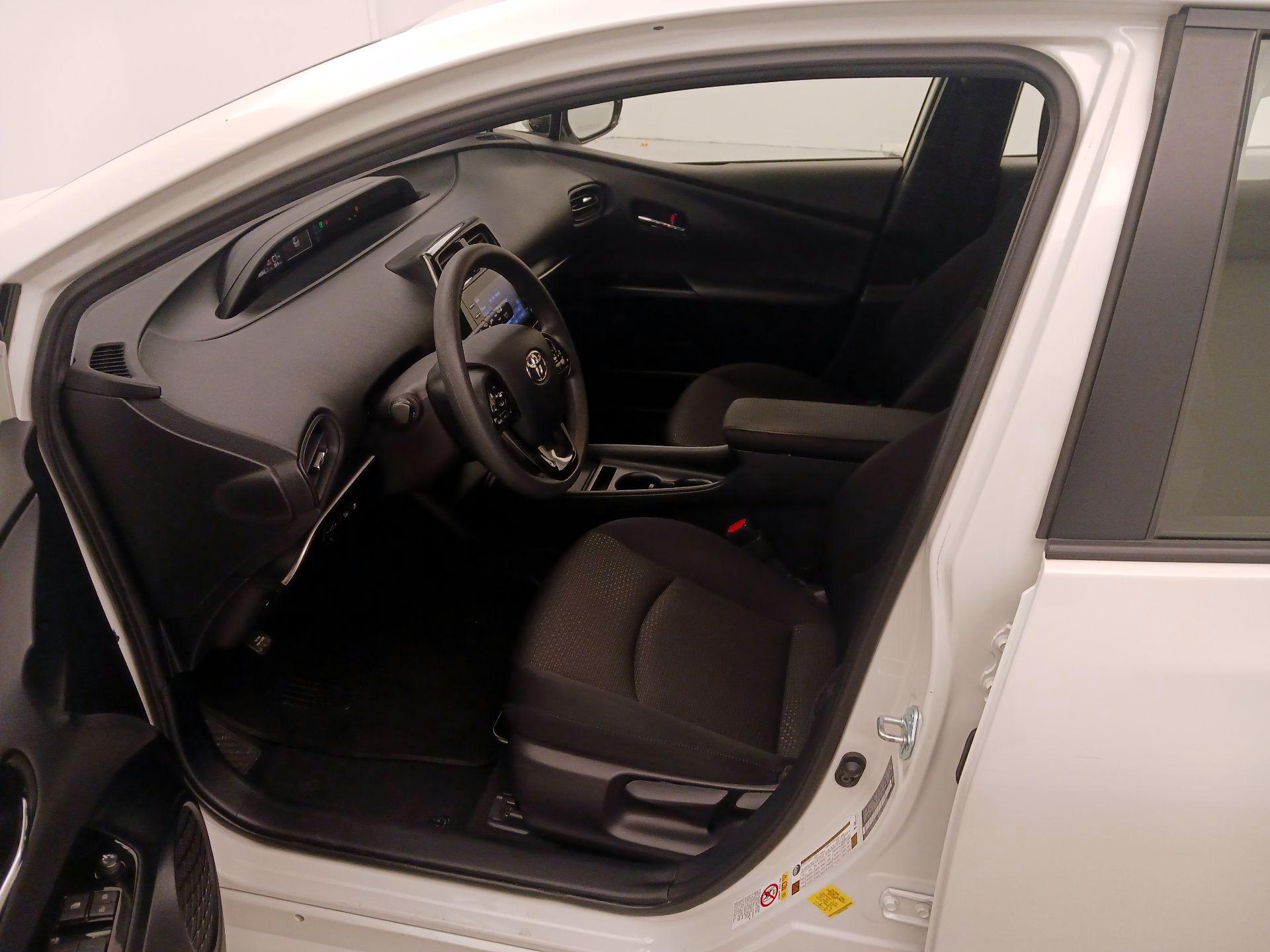 Thumbnail: 2020 Toyota Prius - 11