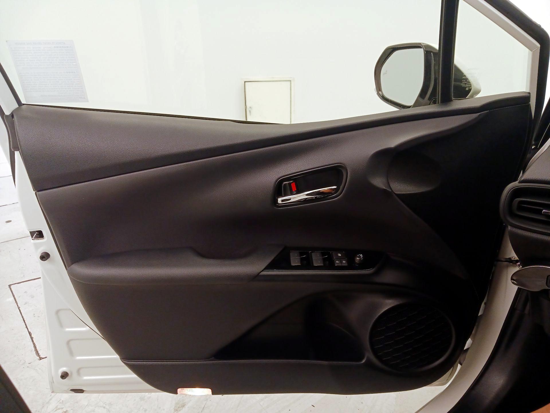 Thumbnail: 2020 Toyota Prius - 12