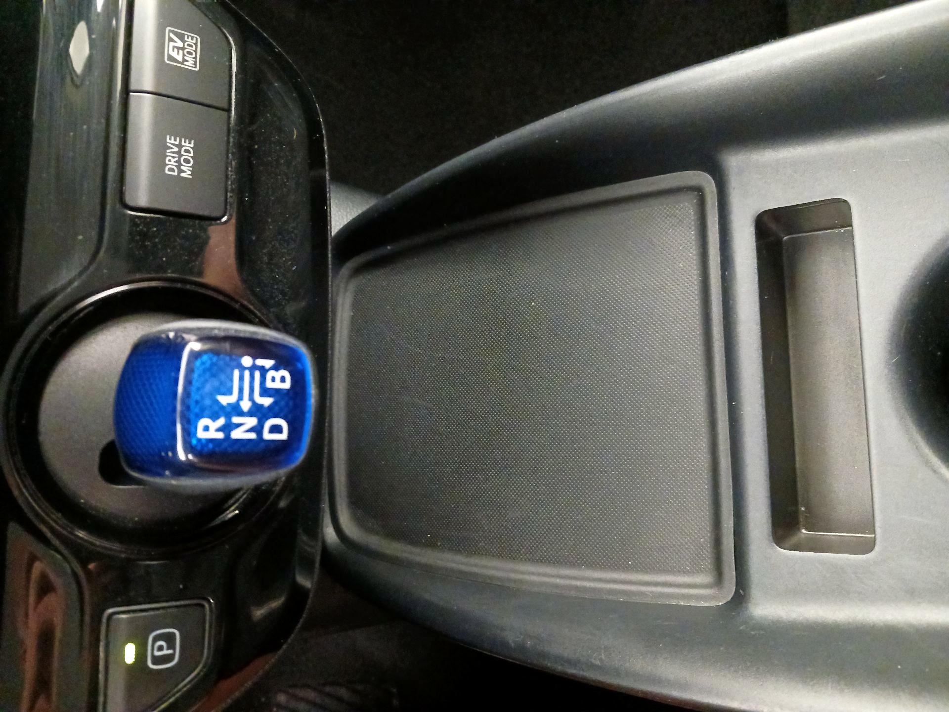 Thumbnail: 2020 Toyota Prius - 16