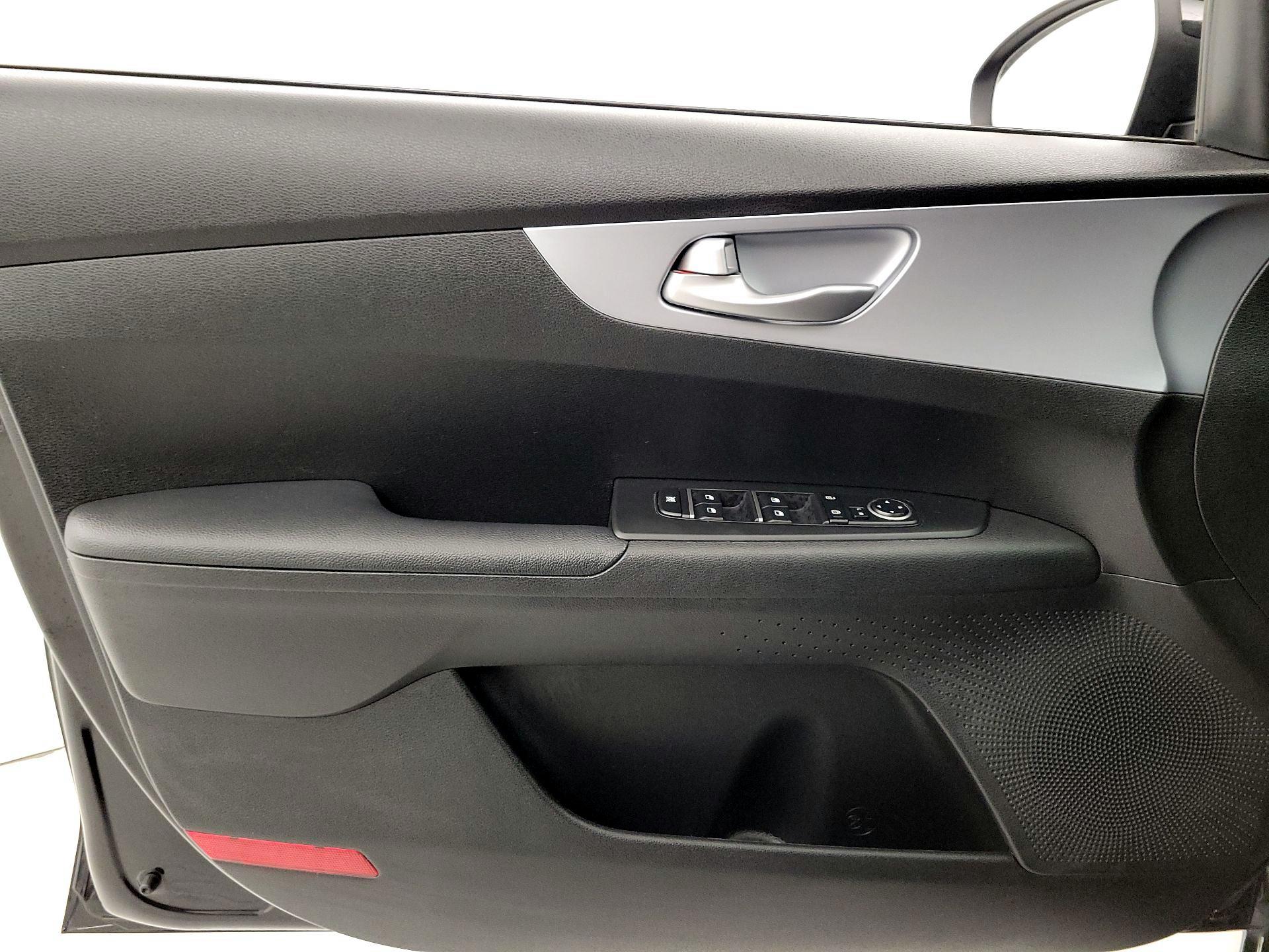 Thumbnail: 2023 Kia Forte - 12