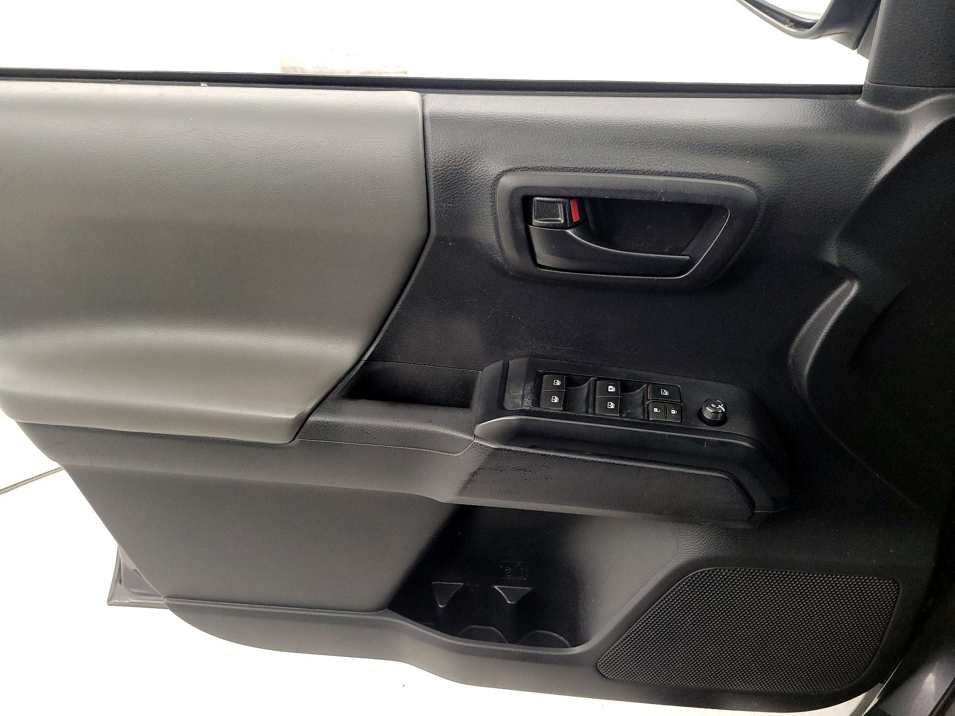 Thumbnail: 2020 Toyota Tacoma - 12