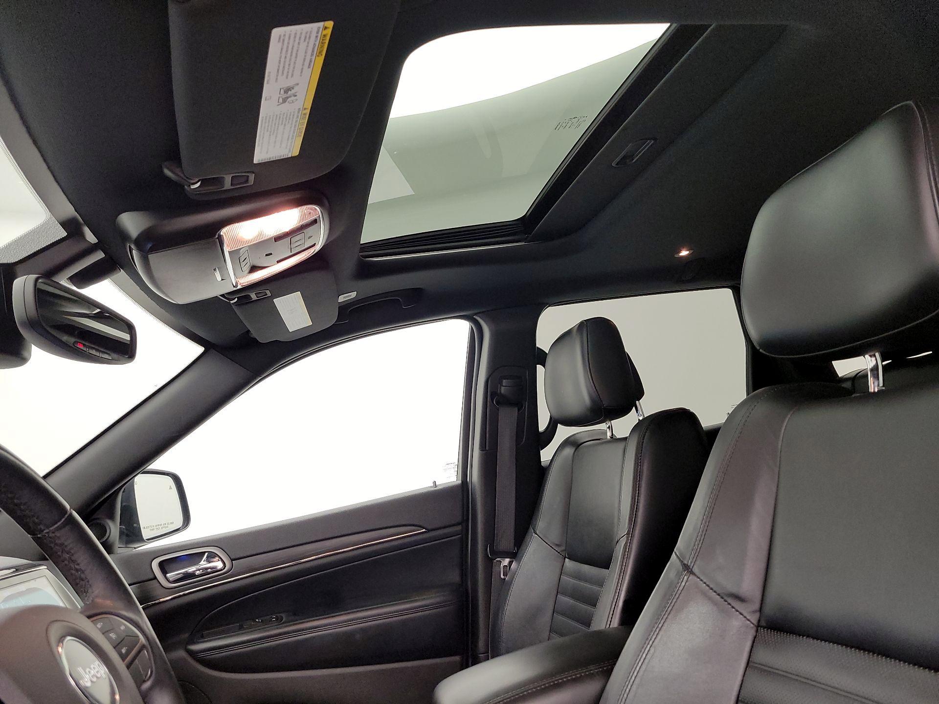 Thumbnail: 2020 Jeep Grand Cherokee - 20