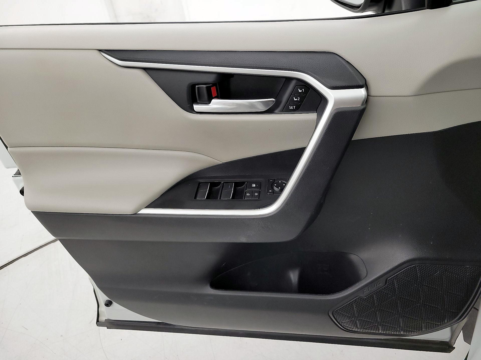 Thumbnail: 2021 Toyota RAV4 - 12
