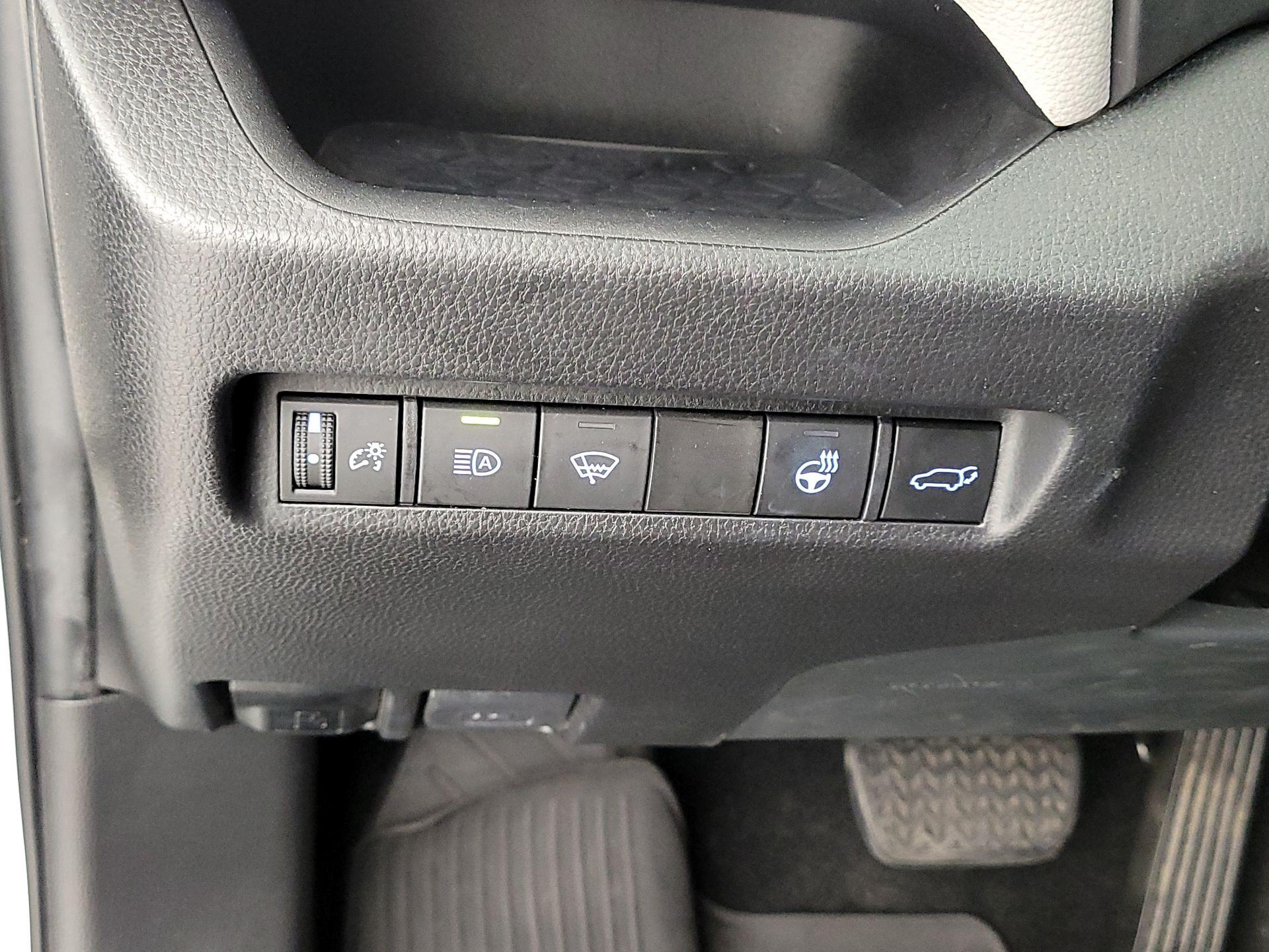 Thumbnail: 2021 Toyota RAV4 - 13