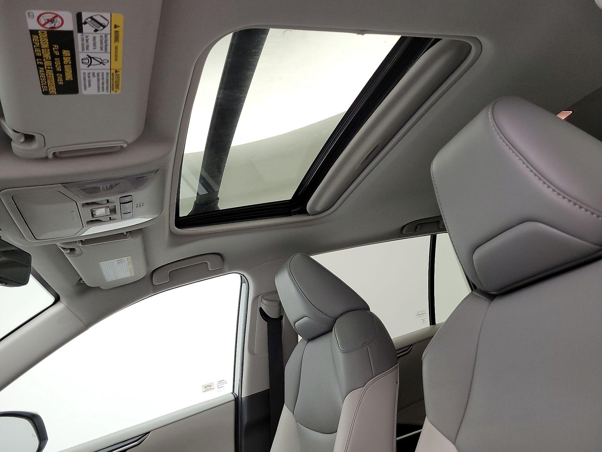 Thumbnail: 2021 Toyota RAV4 - 19