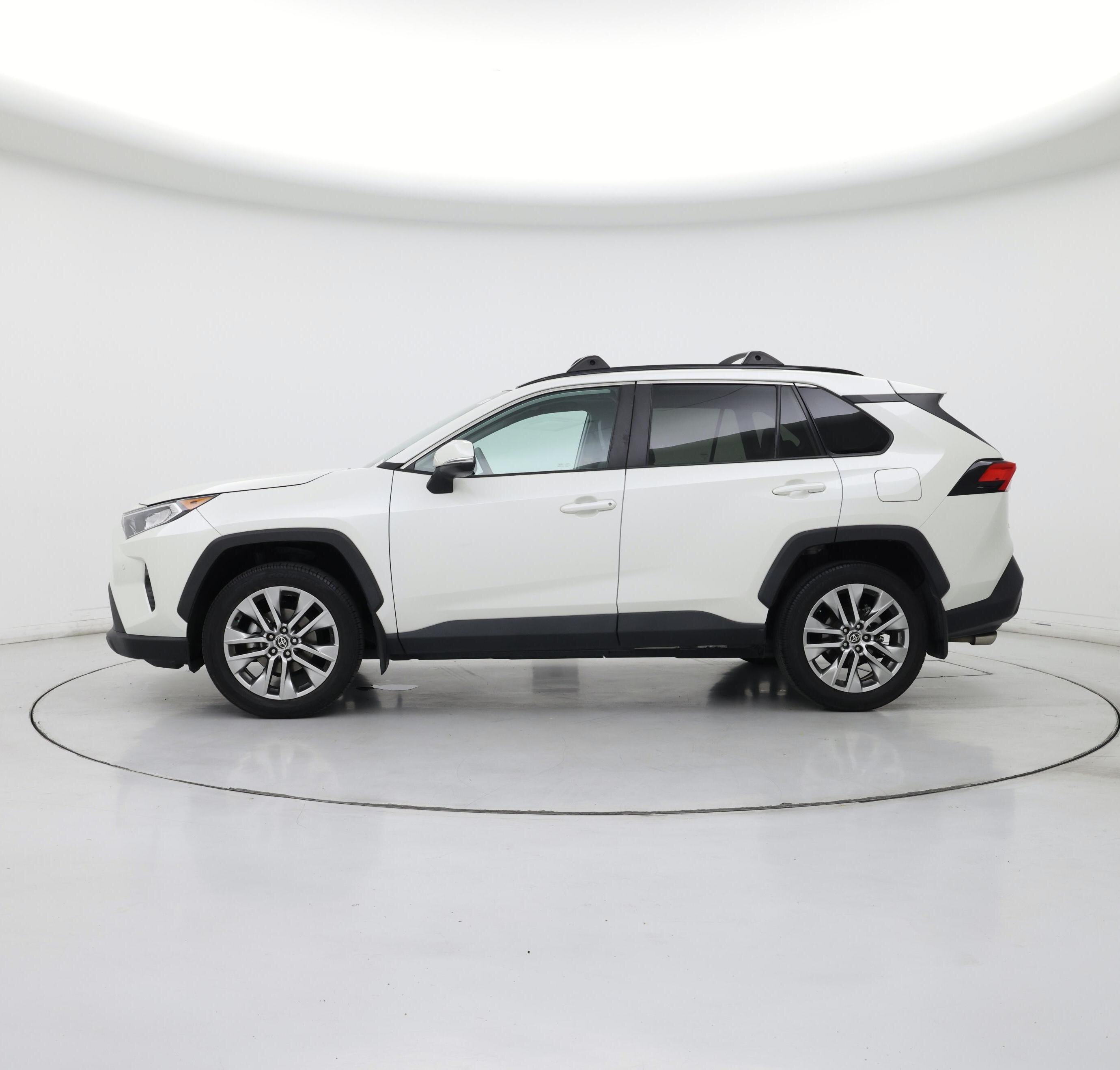 Thumbnail: 2021 Toyota RAV4 - 3