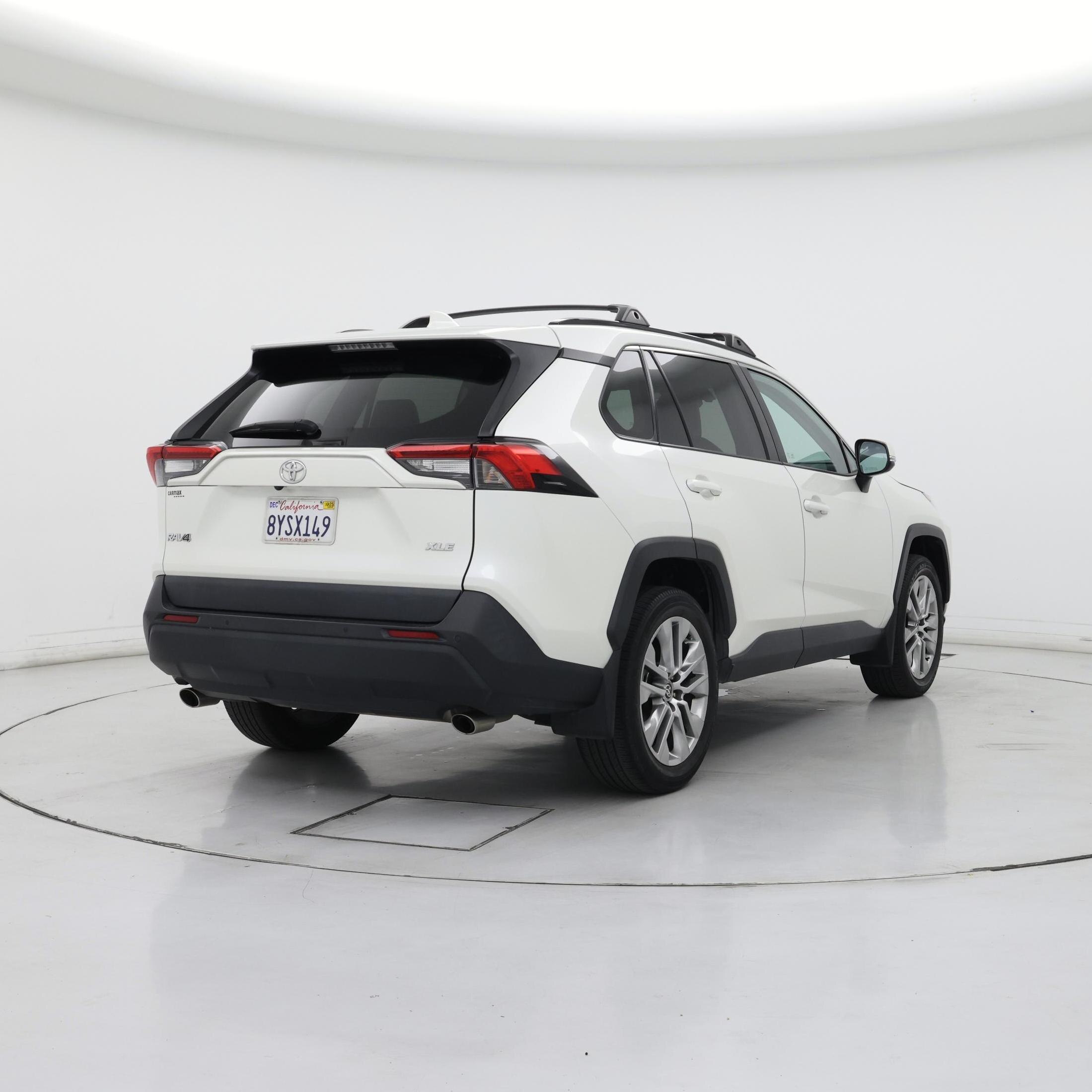 Thumbnail: 2021 Toyota RAV4 - 8