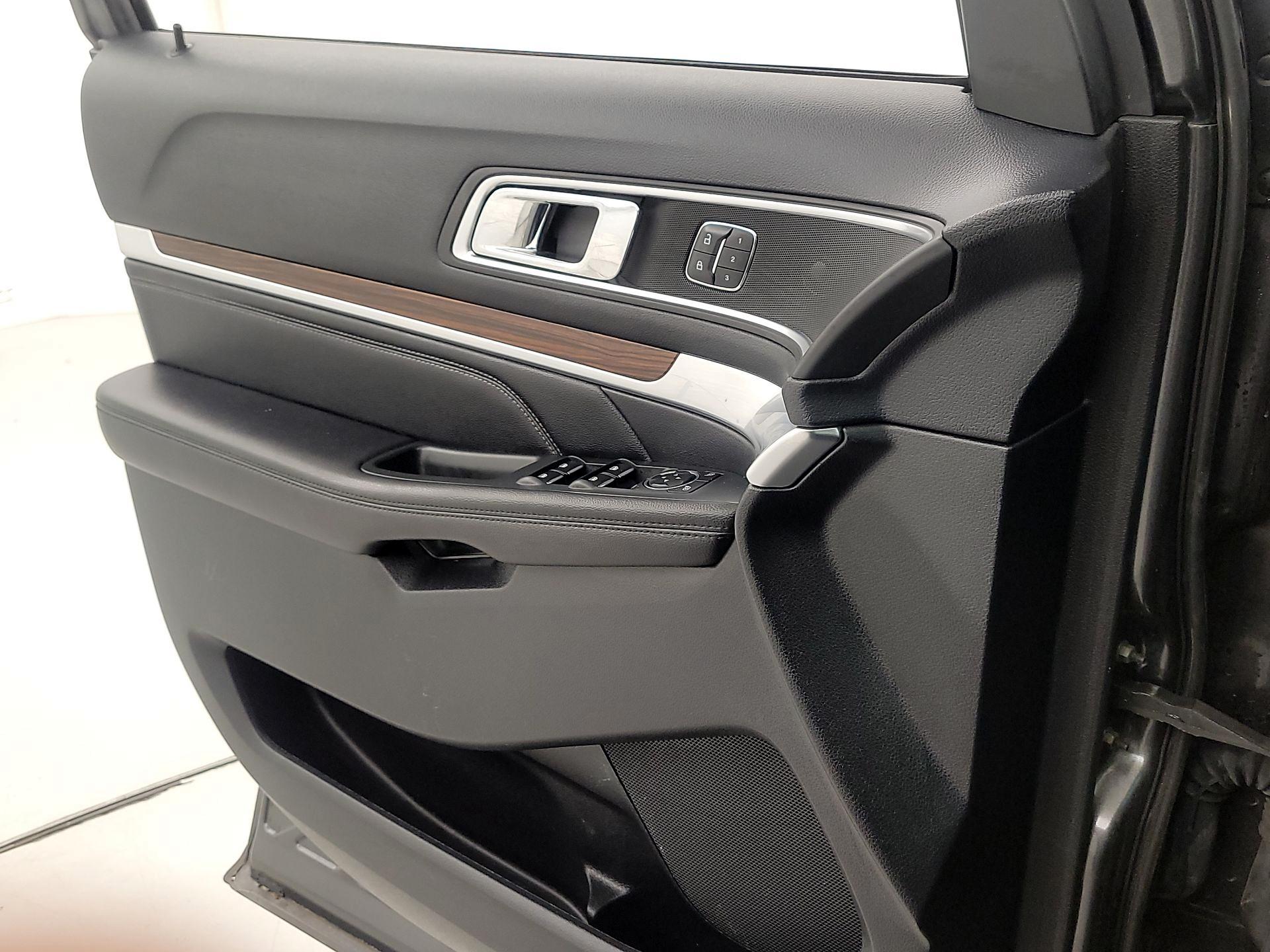 Thumbnail: 2016 Ford Explorer - 12