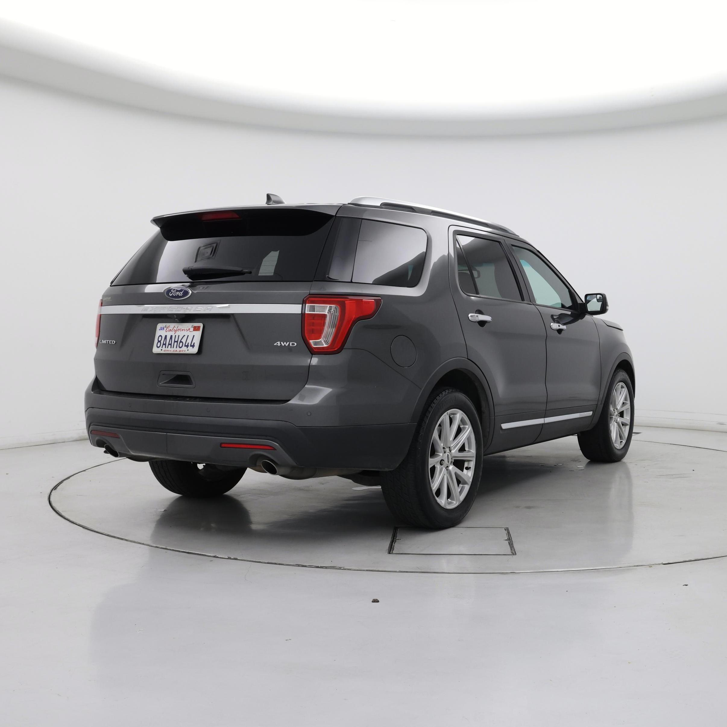 Thumbnail: 2016 Ford Explorer - 8