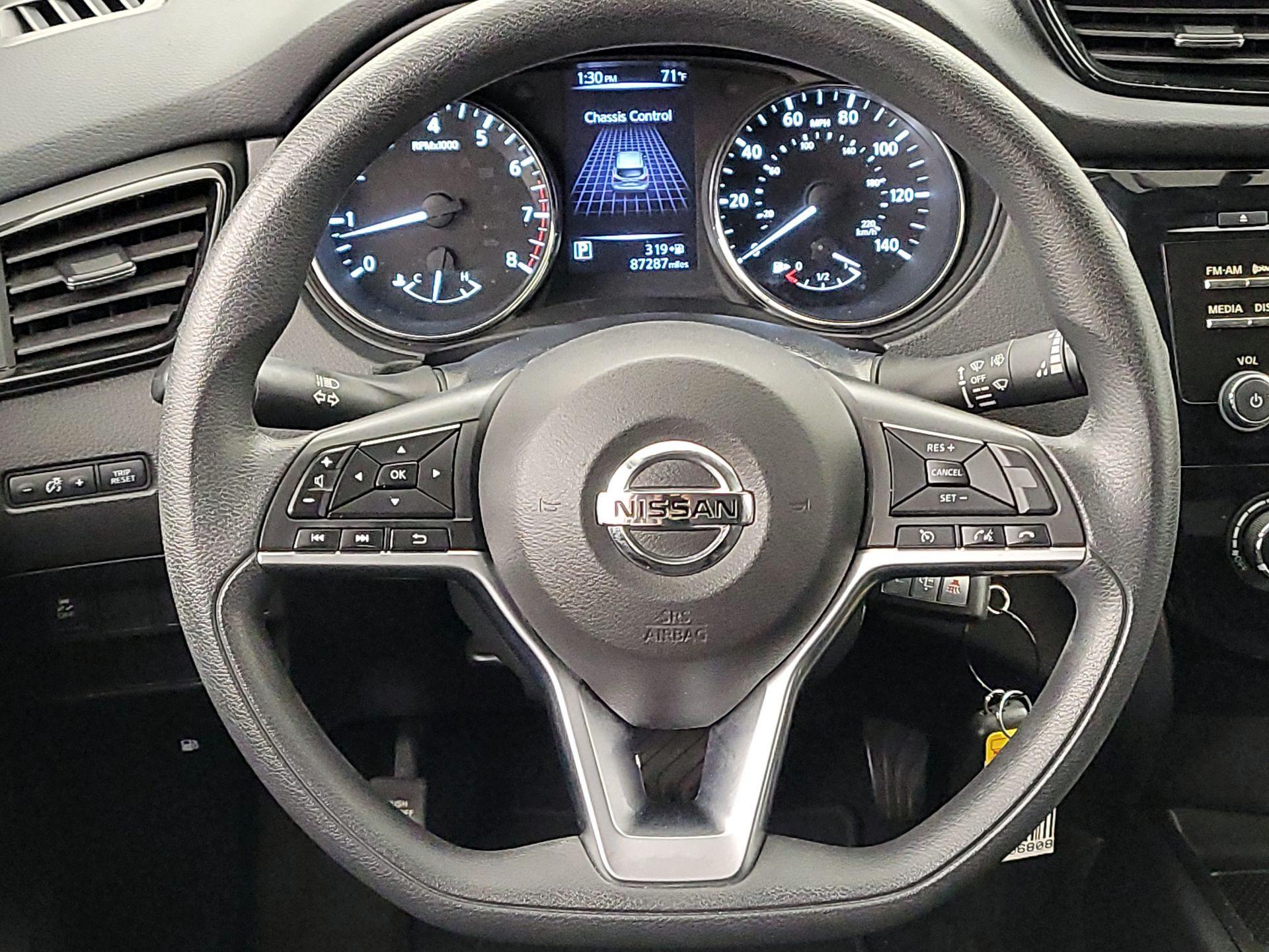 Thumbnail: 2017 Nissan Rogue Sport - 10