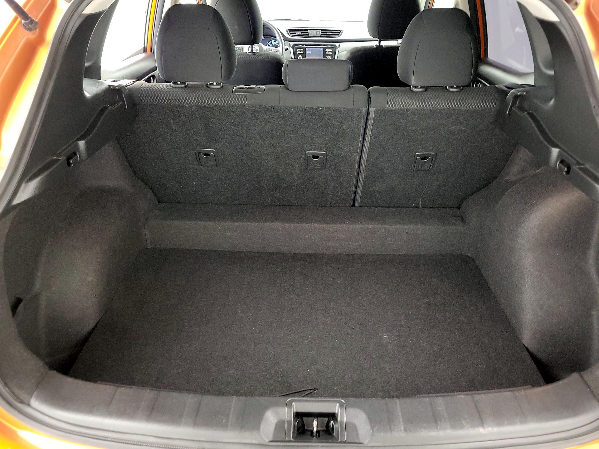 Thumbnail: 2017 Nissan Rogue Sport - 20