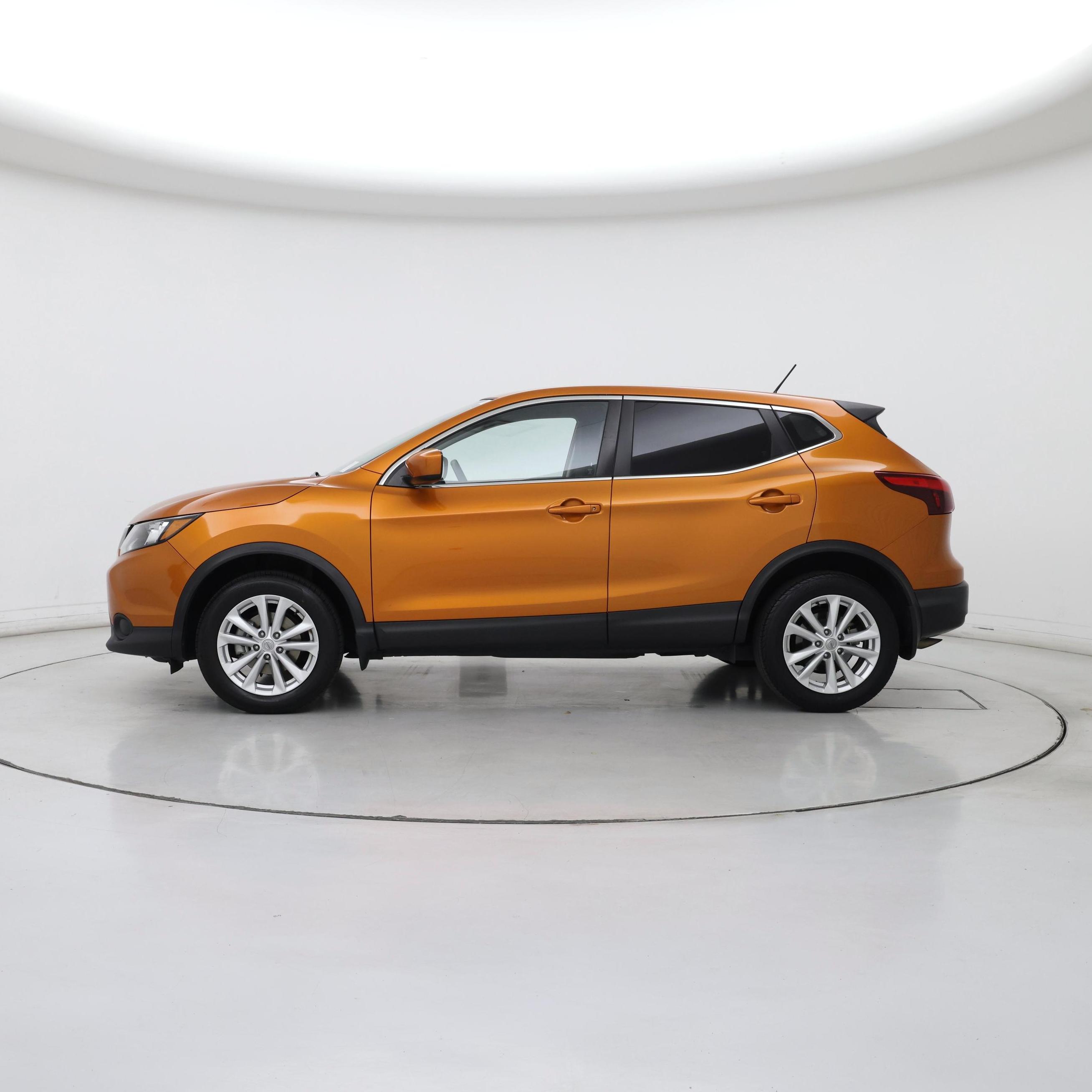 Thumbnail: 2017 Nissan Rogue Sport - 3
