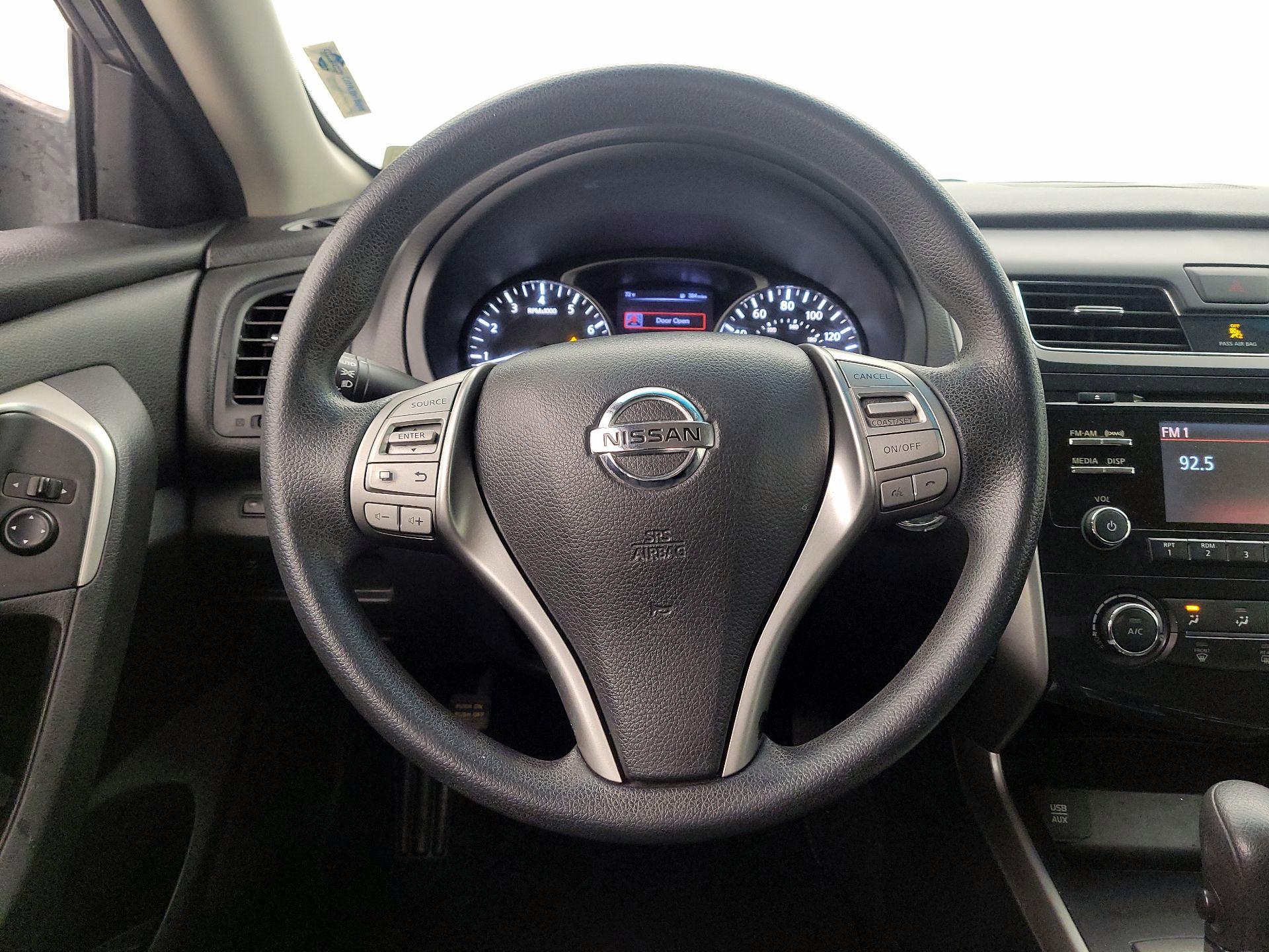 Thumbnail: 2015 Nissan Altima - 10
