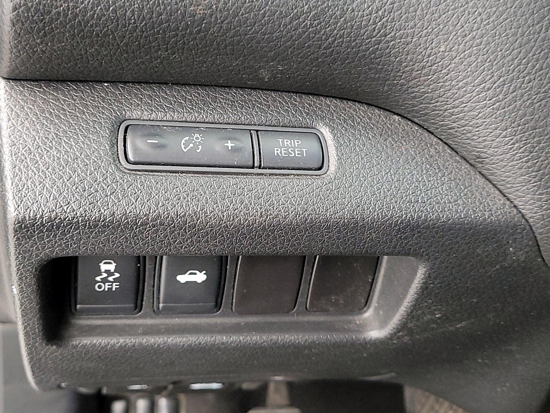 Thumbnail: 2015 Nissan Altima - 13