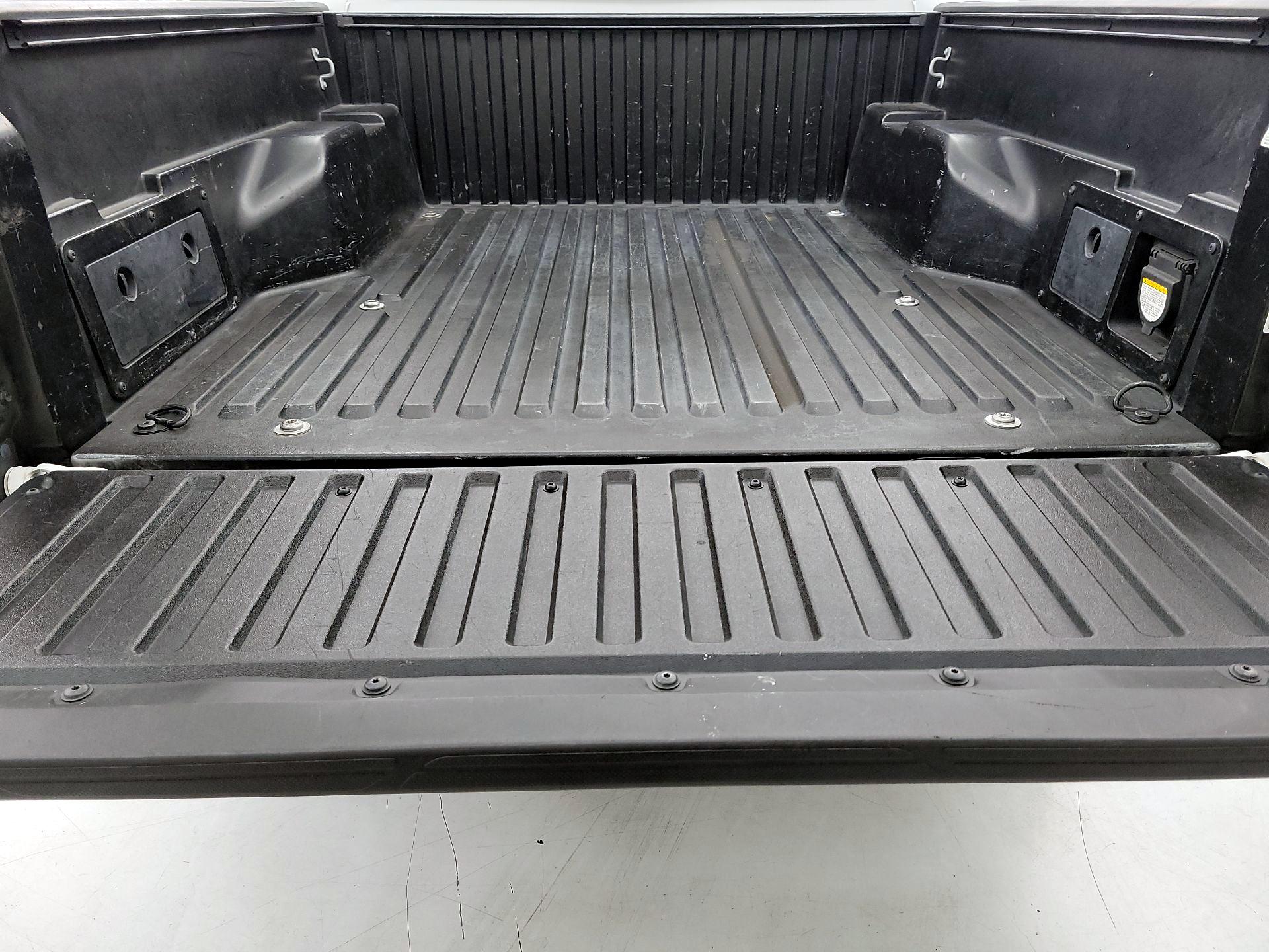 Thumbnail: 2015 Toyota Tacoma - 19