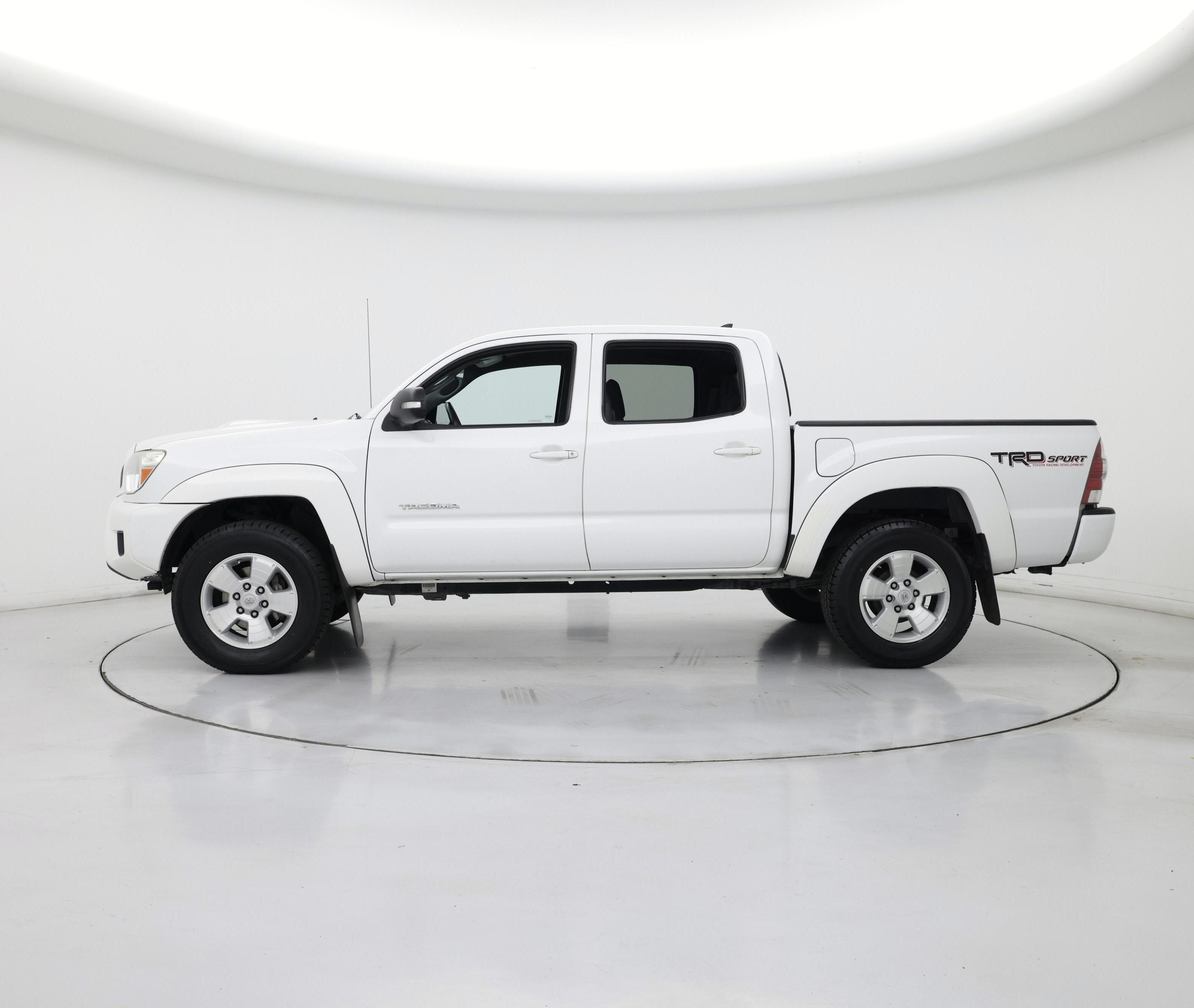 Thumbnail: 2015 Toyota Tacoma - 3