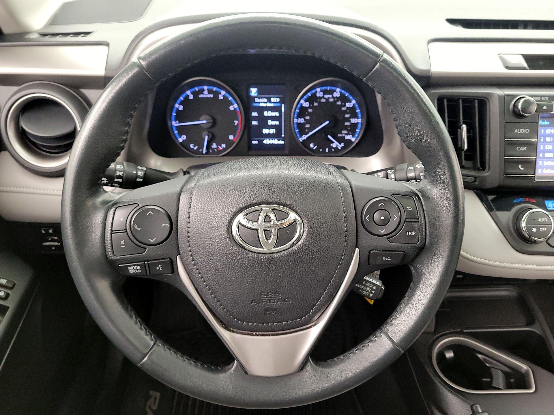 Thumbnail: 2018 Toyota RAV4 - 10