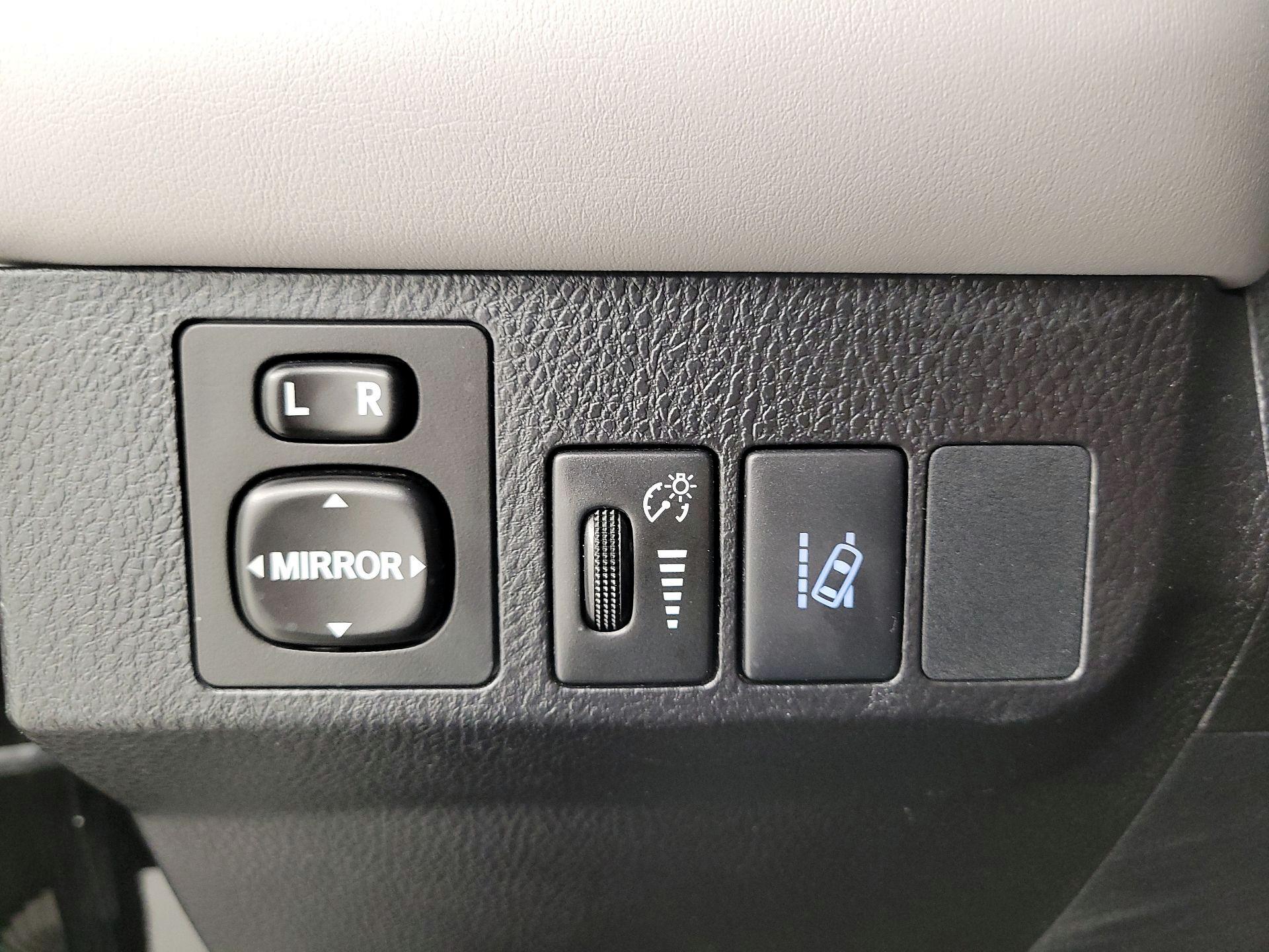 Thumbnail: 2018 Toyota RAV4 - 13
