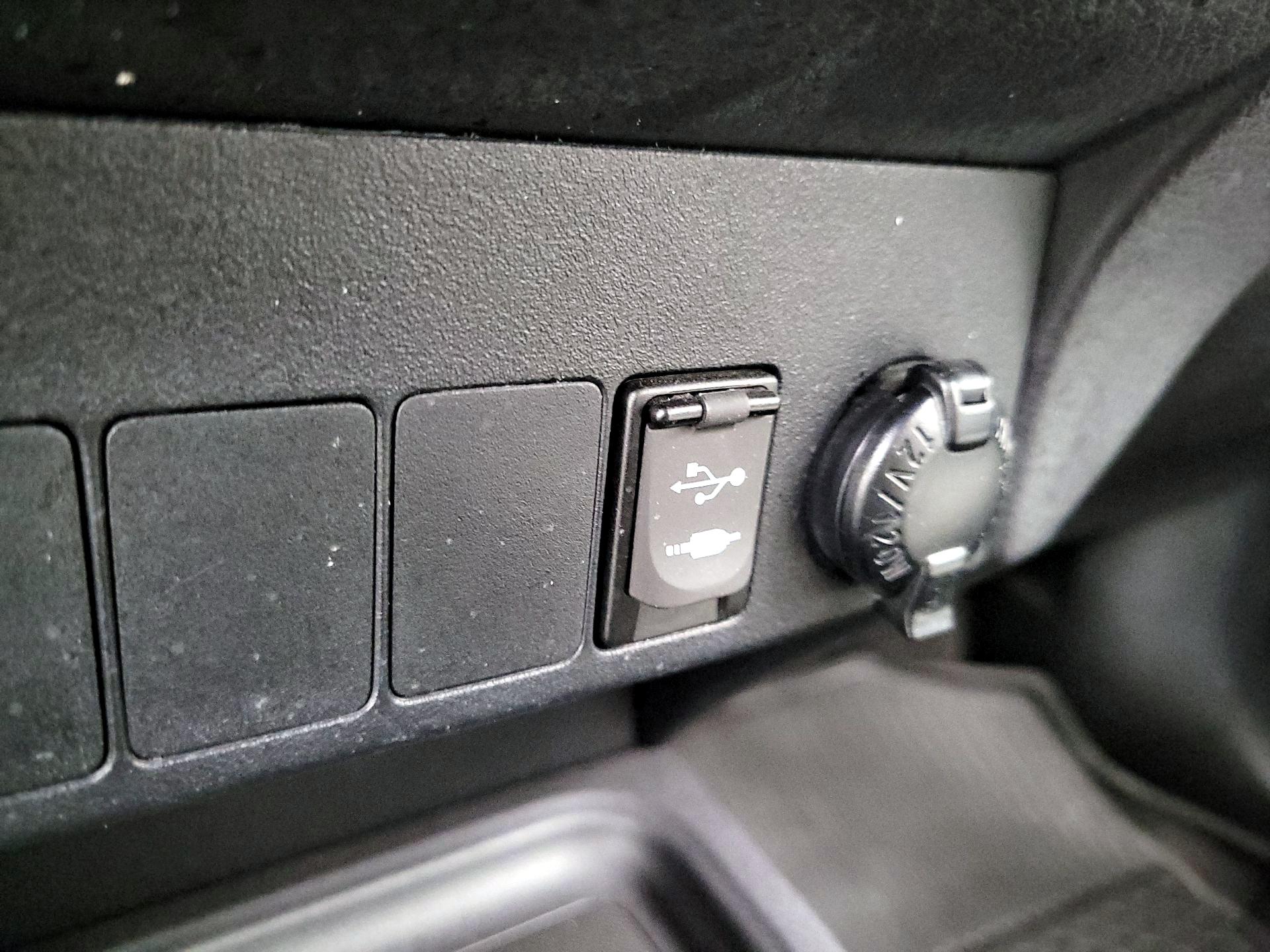 Thumbnail: 2018 Toyota RAV4 - 18