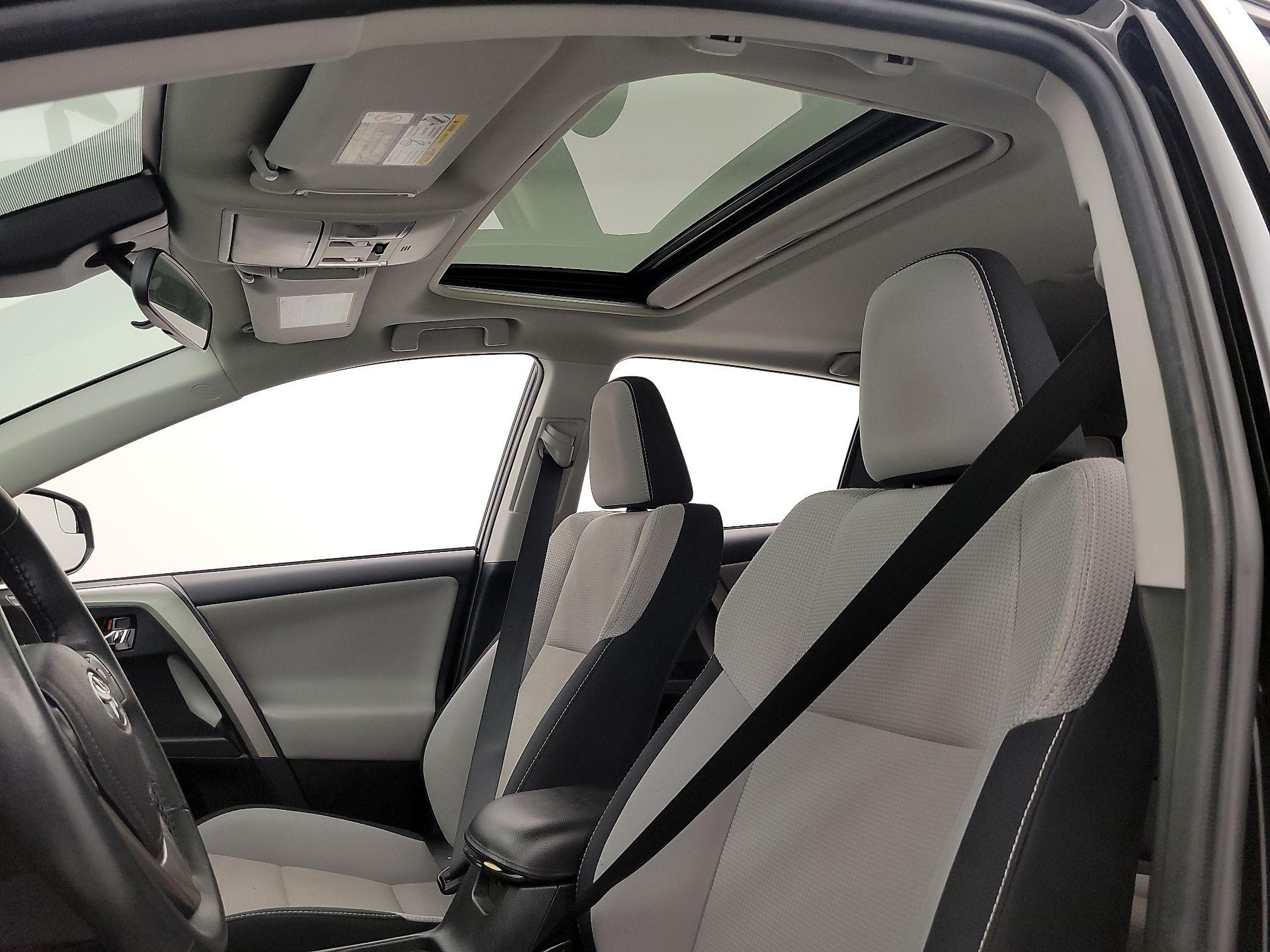 Thumbnail: 2018 Toyota RAV4 - 19