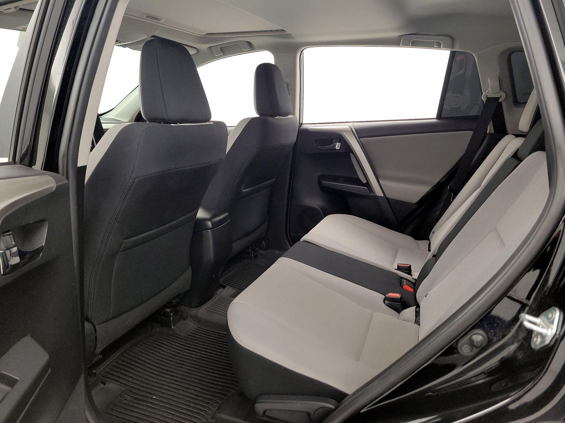 Thumbnail: 2018 Toyota RAV4 - 20