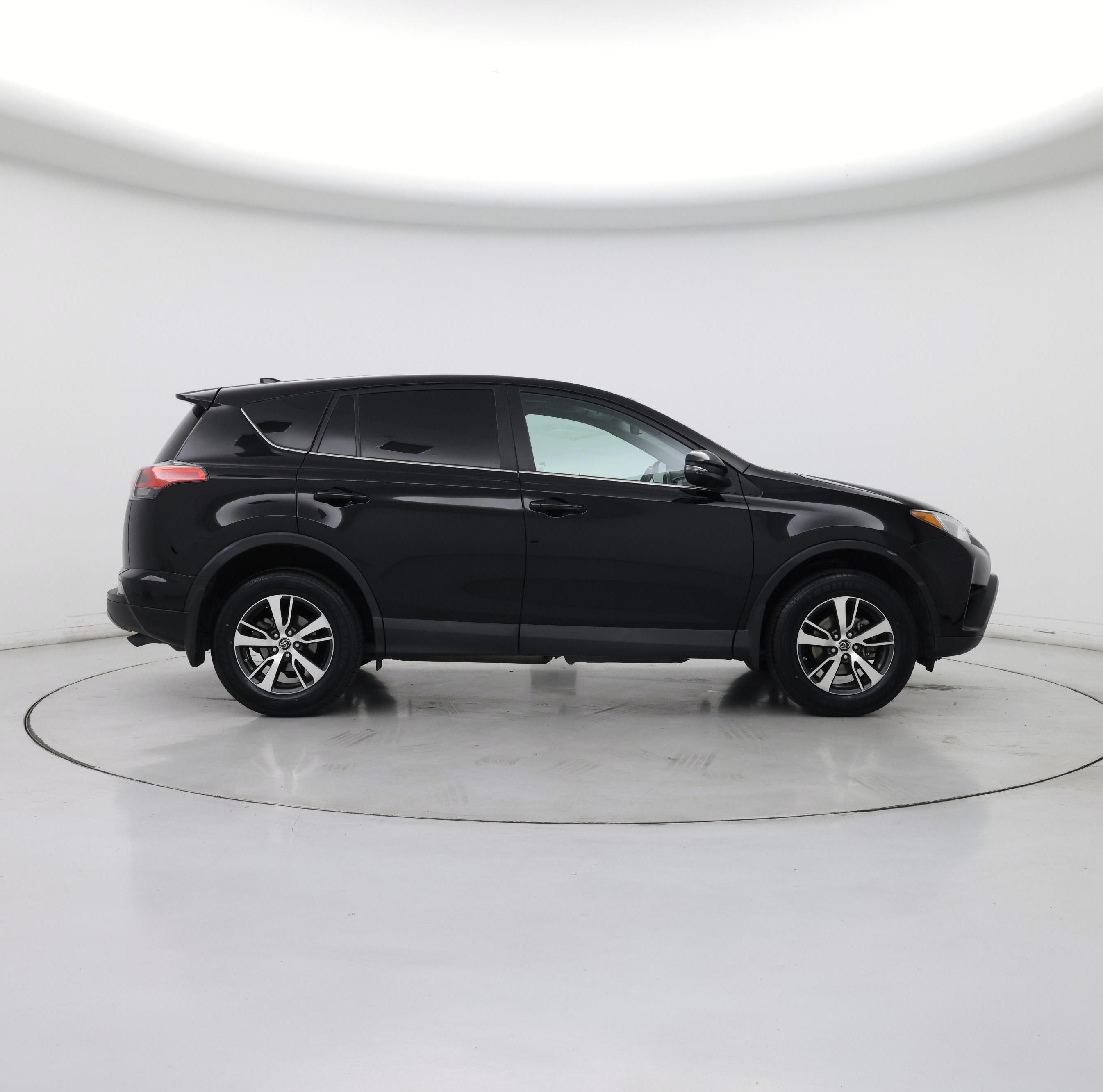 Thumbnail: 2018 Toyota RAV4 - 7